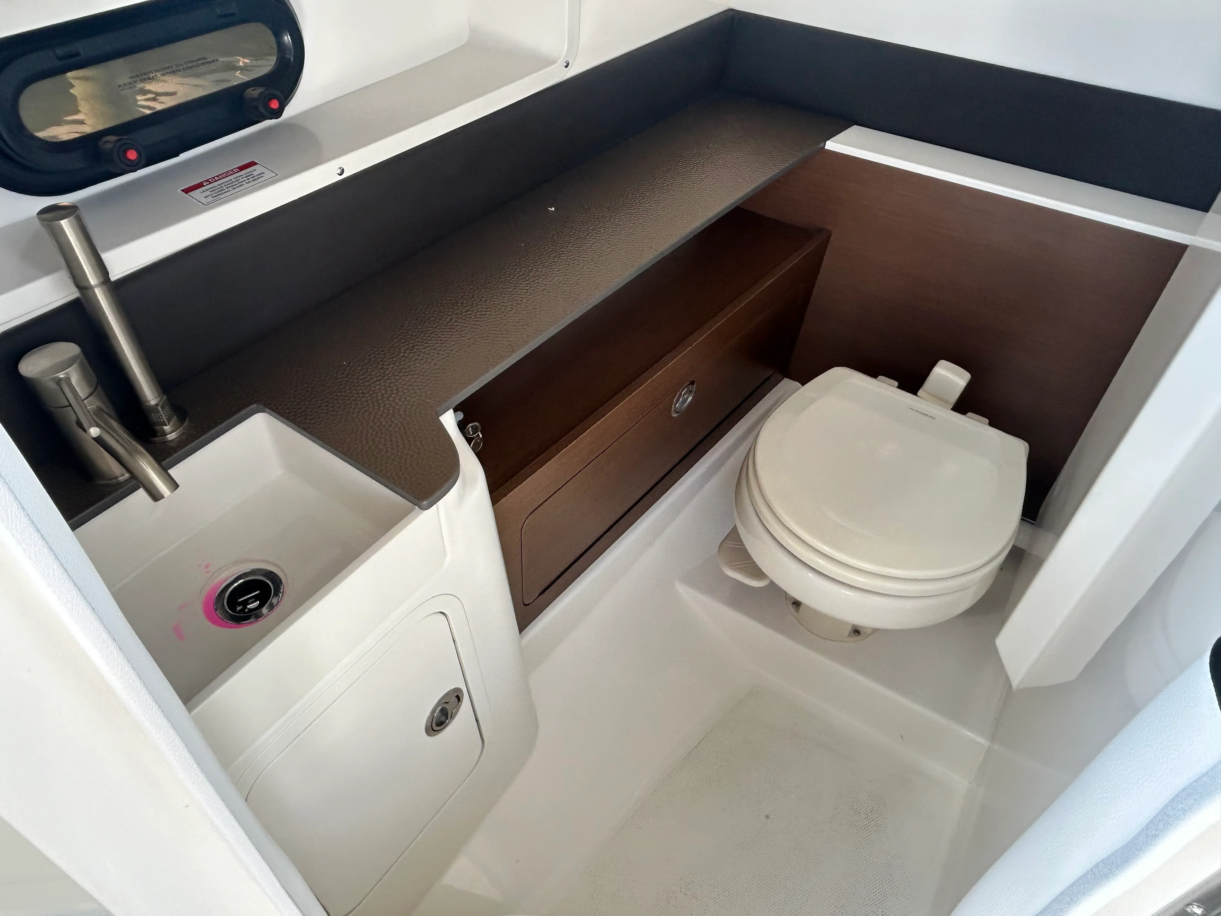 2026 Sea Ray SDX 290 Outboard Image Thumbnail #35