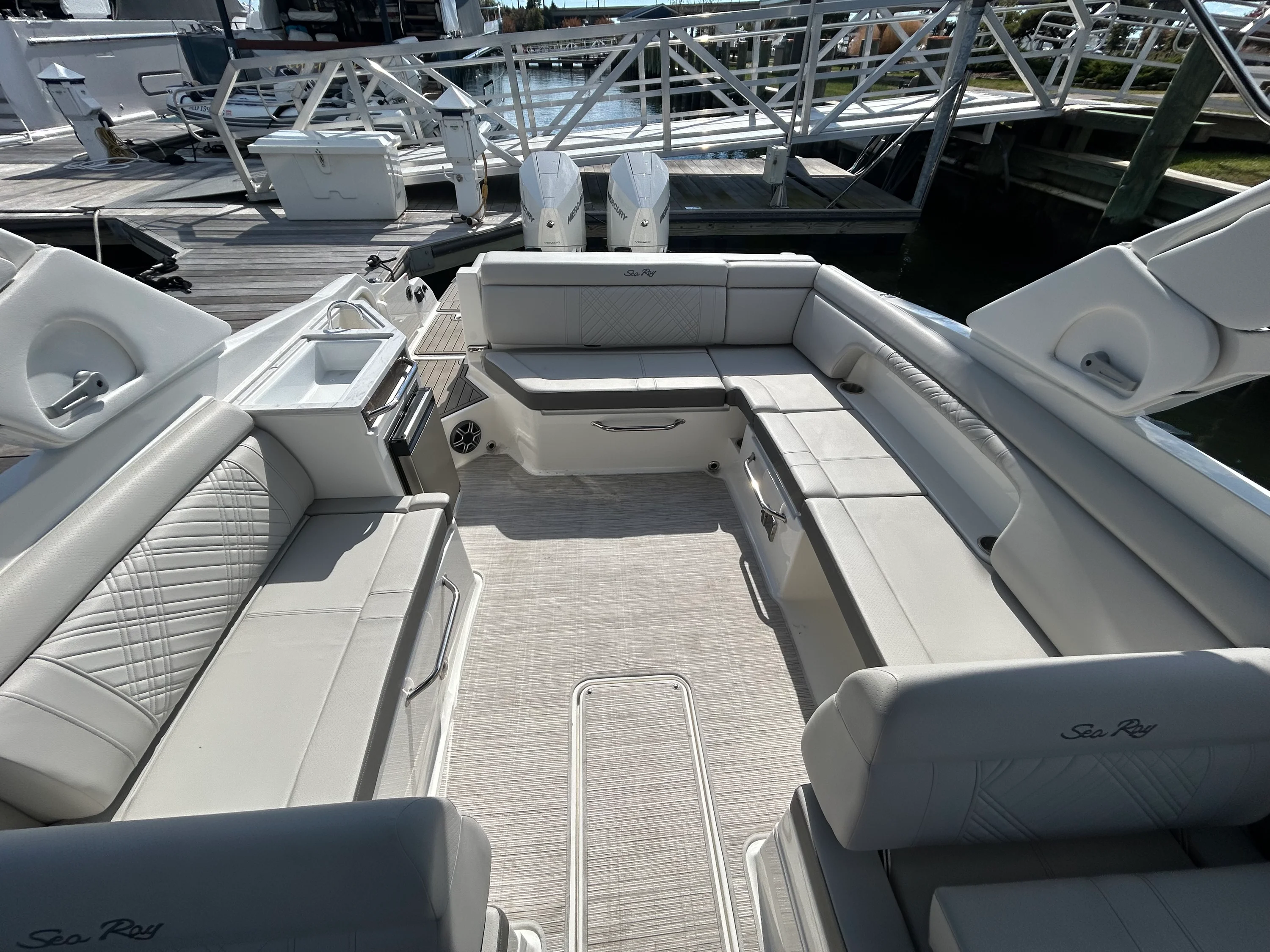 2026 Sea Ray SDX 290 Outboard Image Thumbnail #21