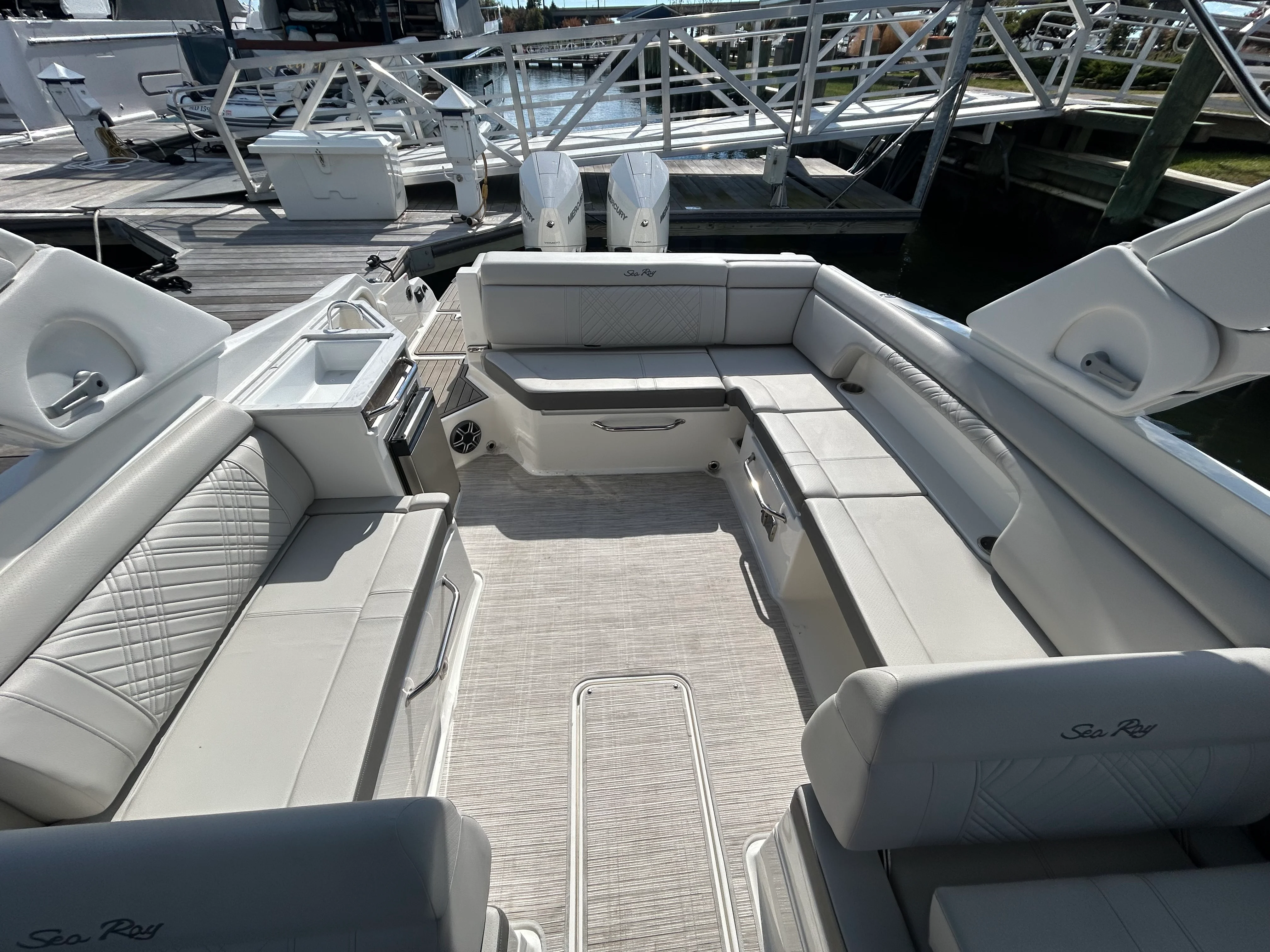 2026 Sea Ray SDX 290 Outboard Image Thumbnail #21