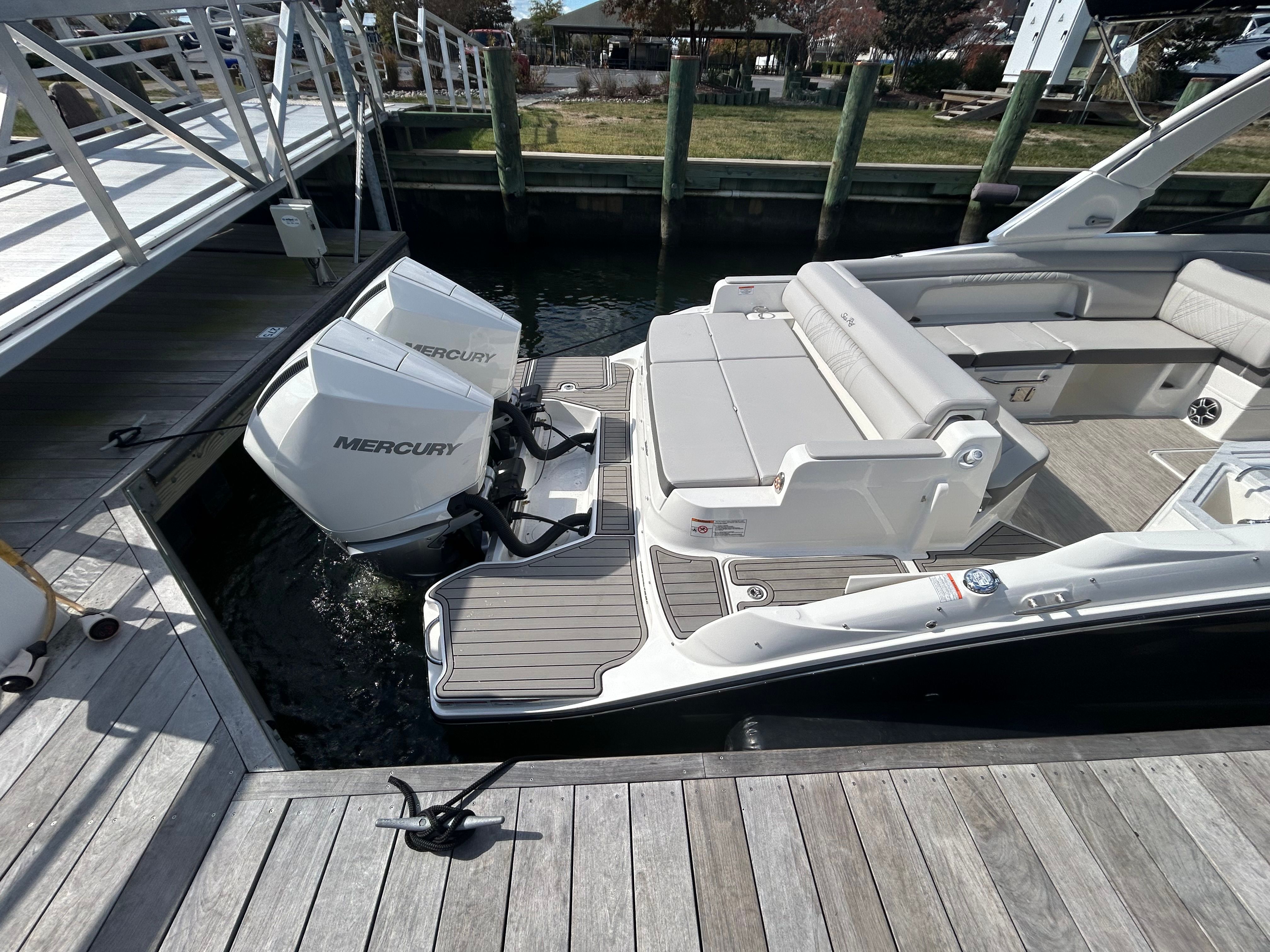 2026 Sea Ray SDX 290 Outboard Image Thumbnail #17