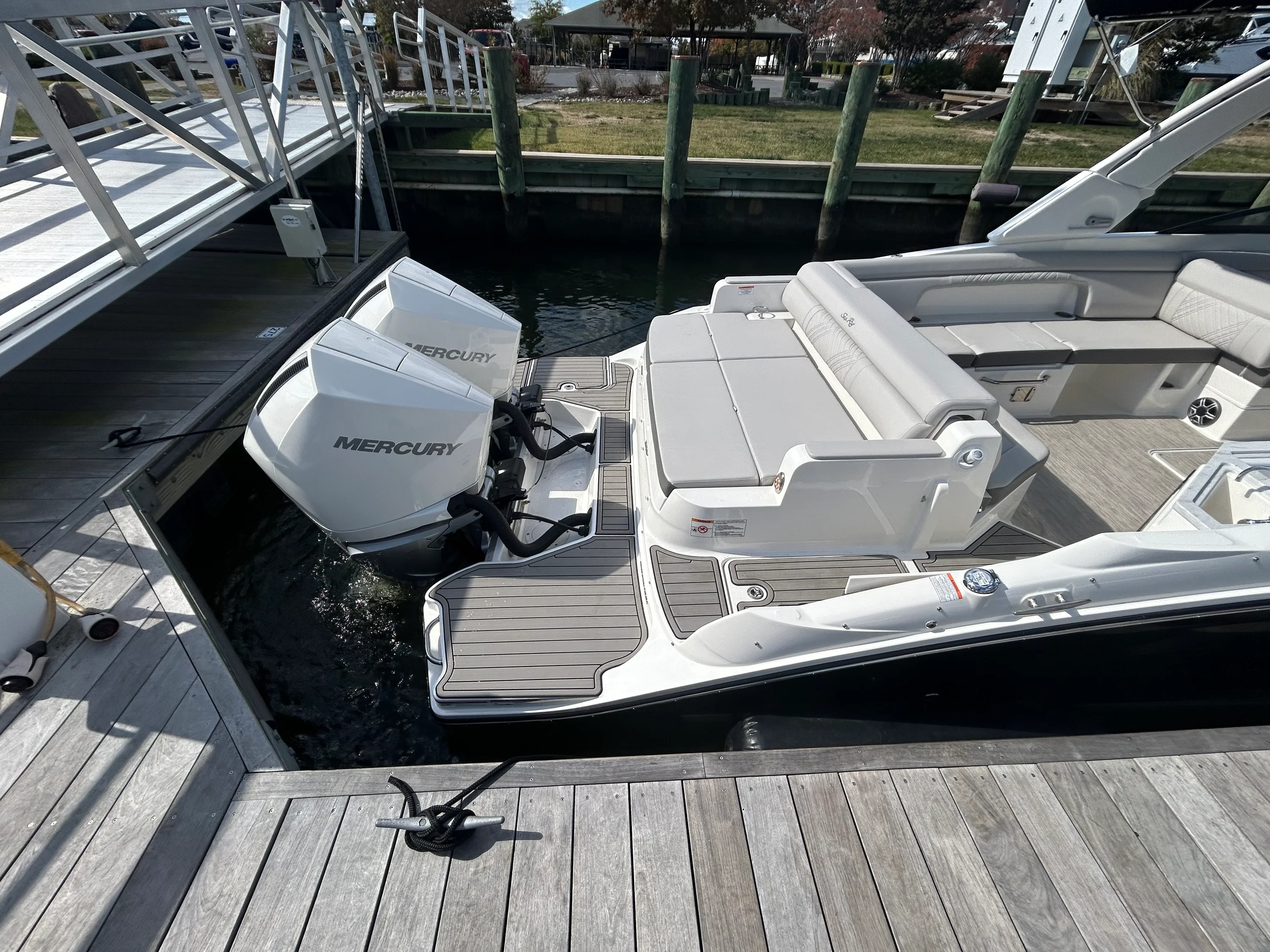 2026 Sea Ray SDX 290 Outboard Image Thumbnail #17