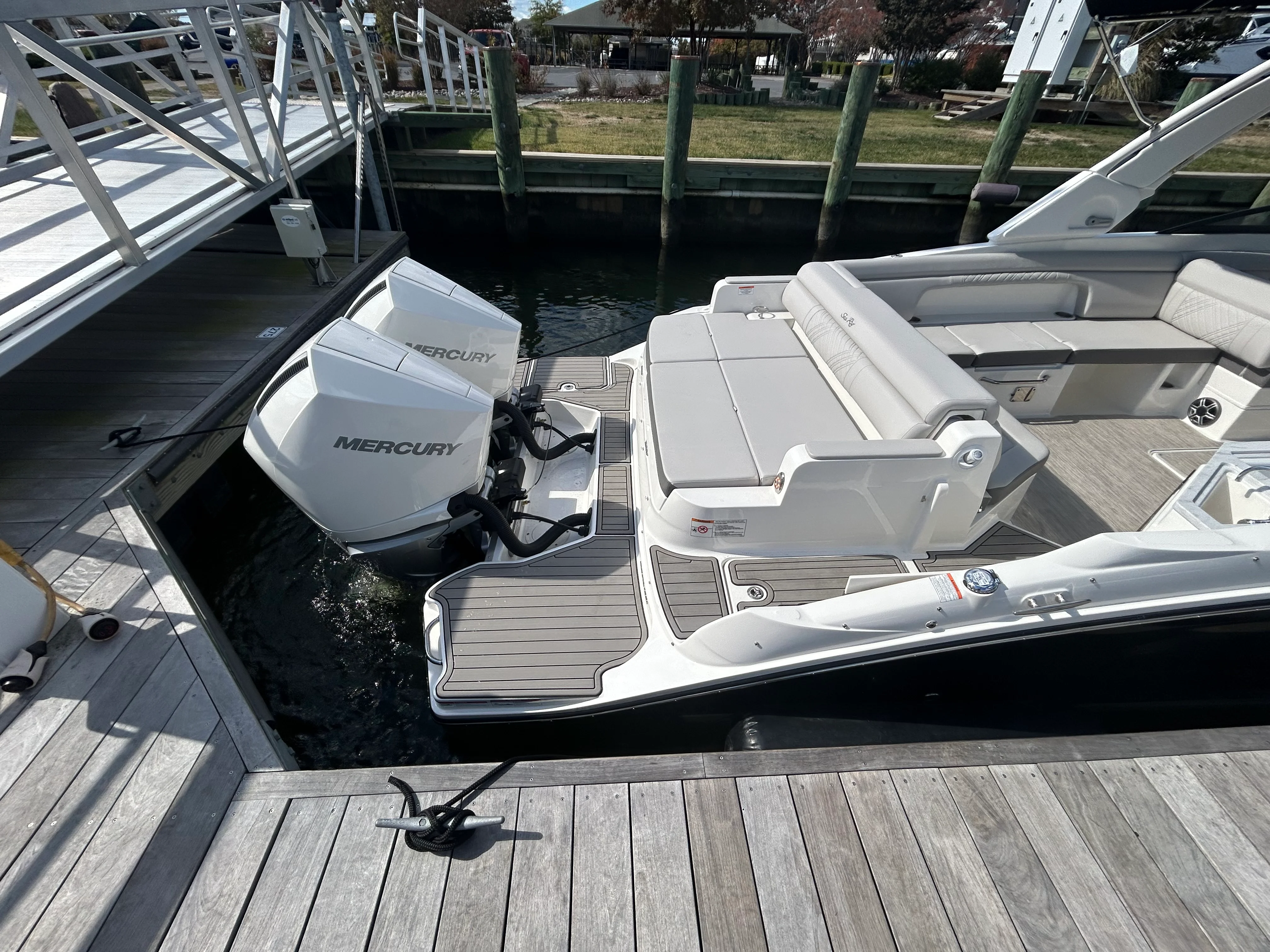 2026 Sea Ray SDX 290 Outboard Image Thumbnail #17