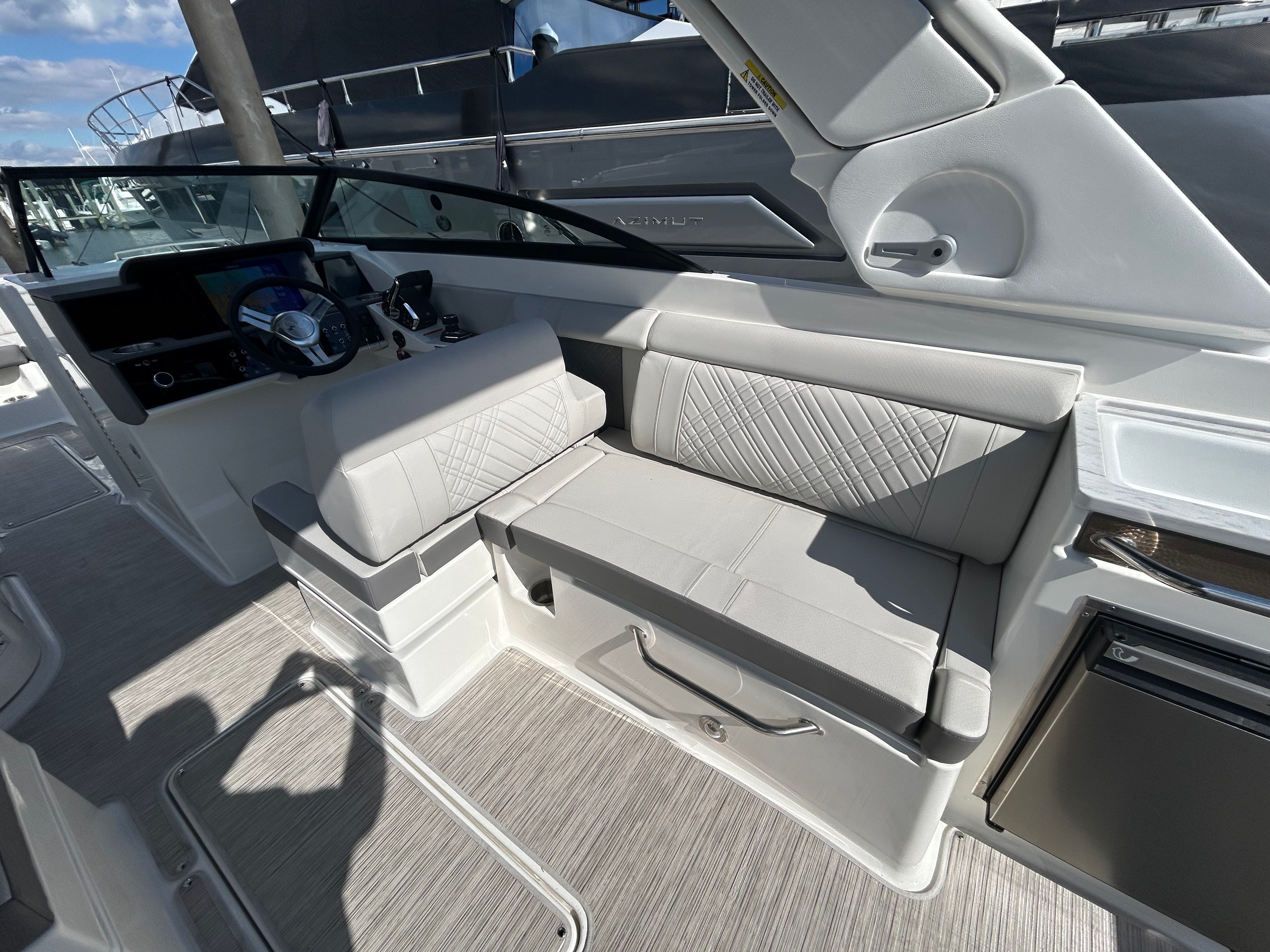 2026 Sea Ray SDX 290 Outboard Image Thumbnail #31