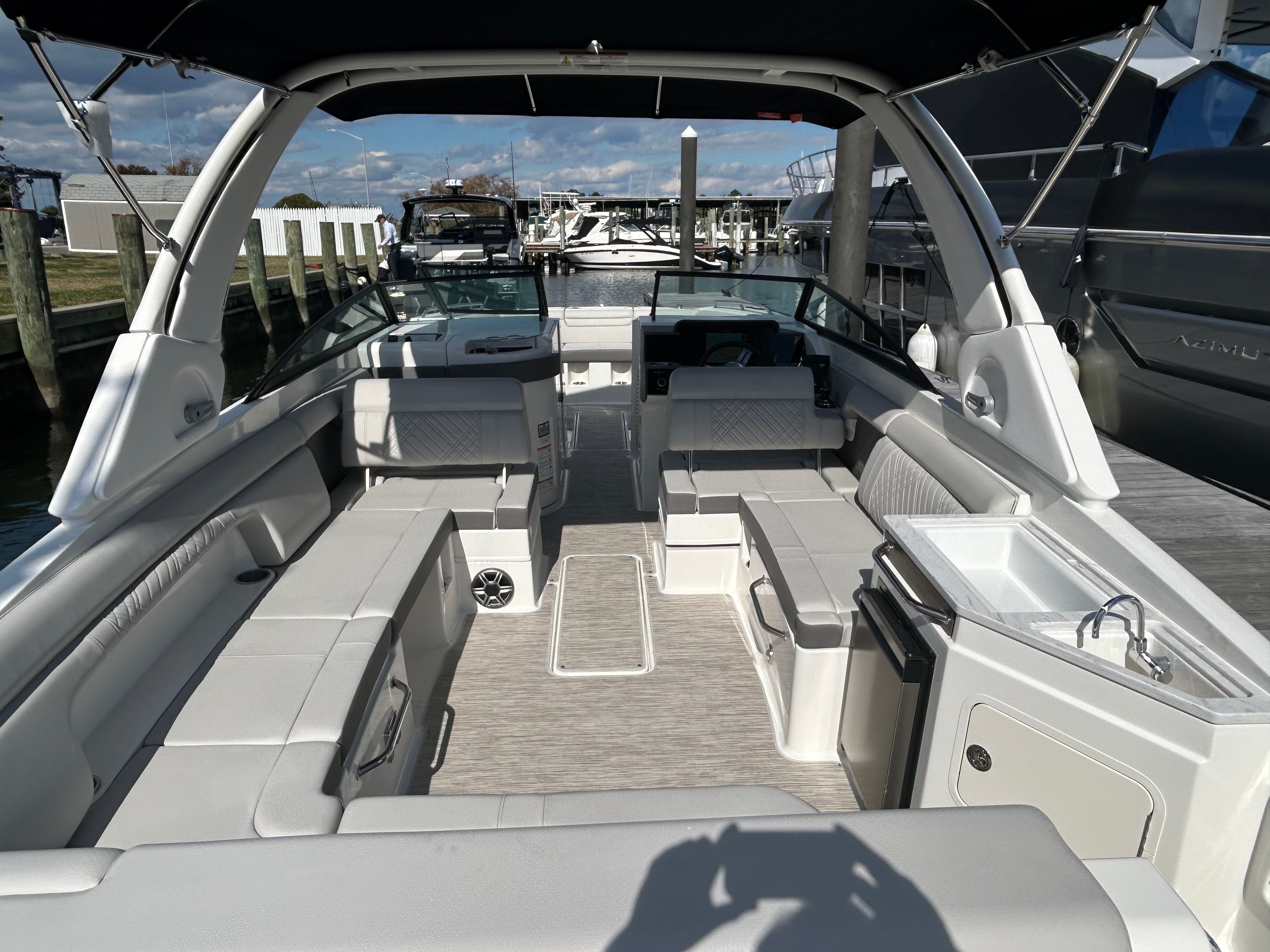 2026 Sea Ray SDX 290 Outboard Image Thumbnail #19