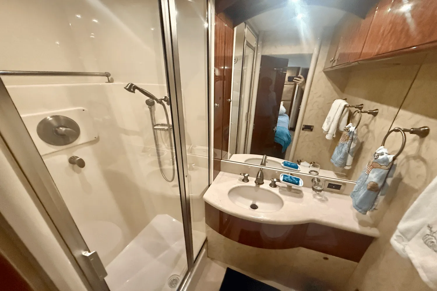 2005 Lazzara 68 FLYBRIDGE Image Thumbnail #32
