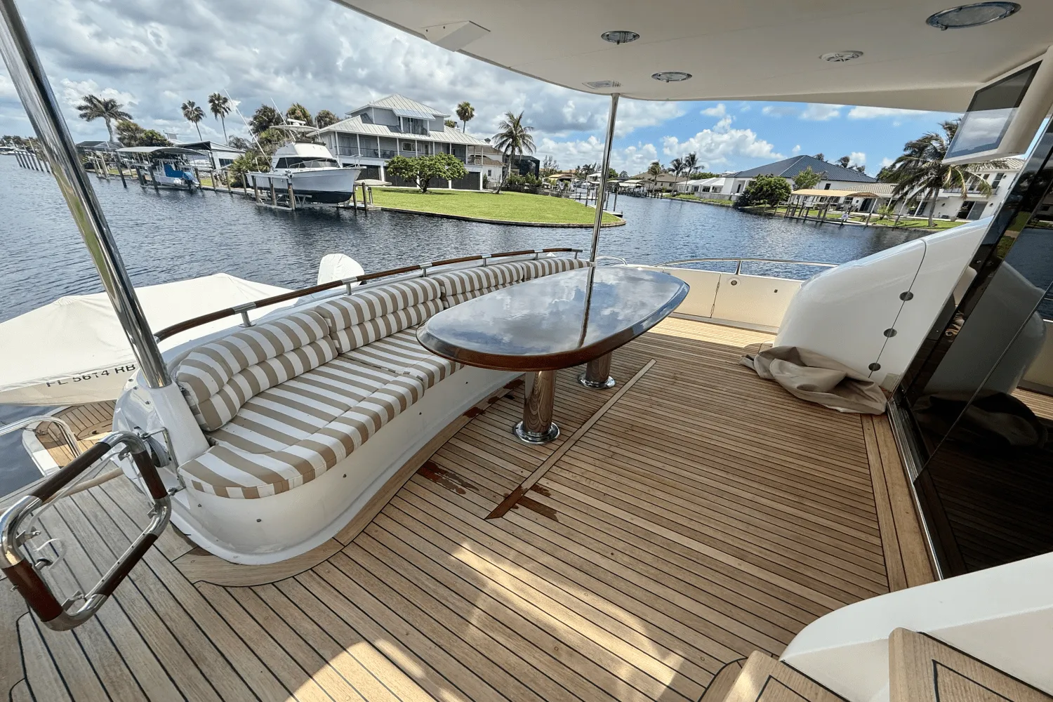 2005 Lazzara 68 FLYBRIDGE Image Thumbnail #4