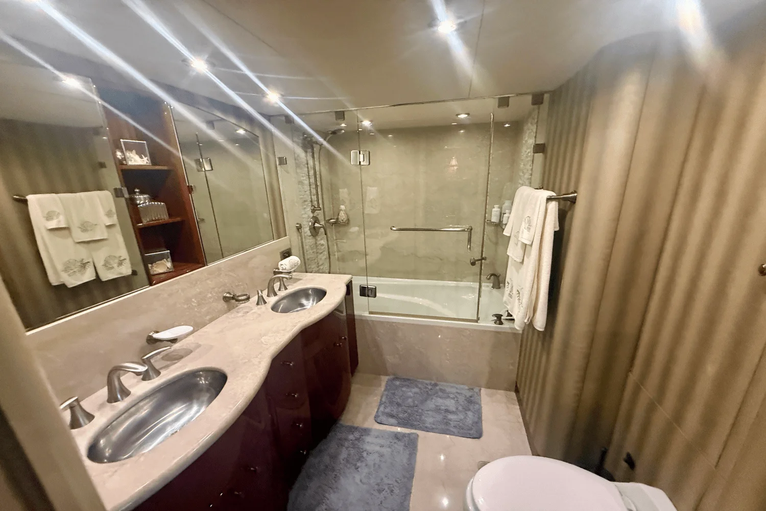 2005 Lazzara 68 FLYBRIDGE Image Thumbnail #26