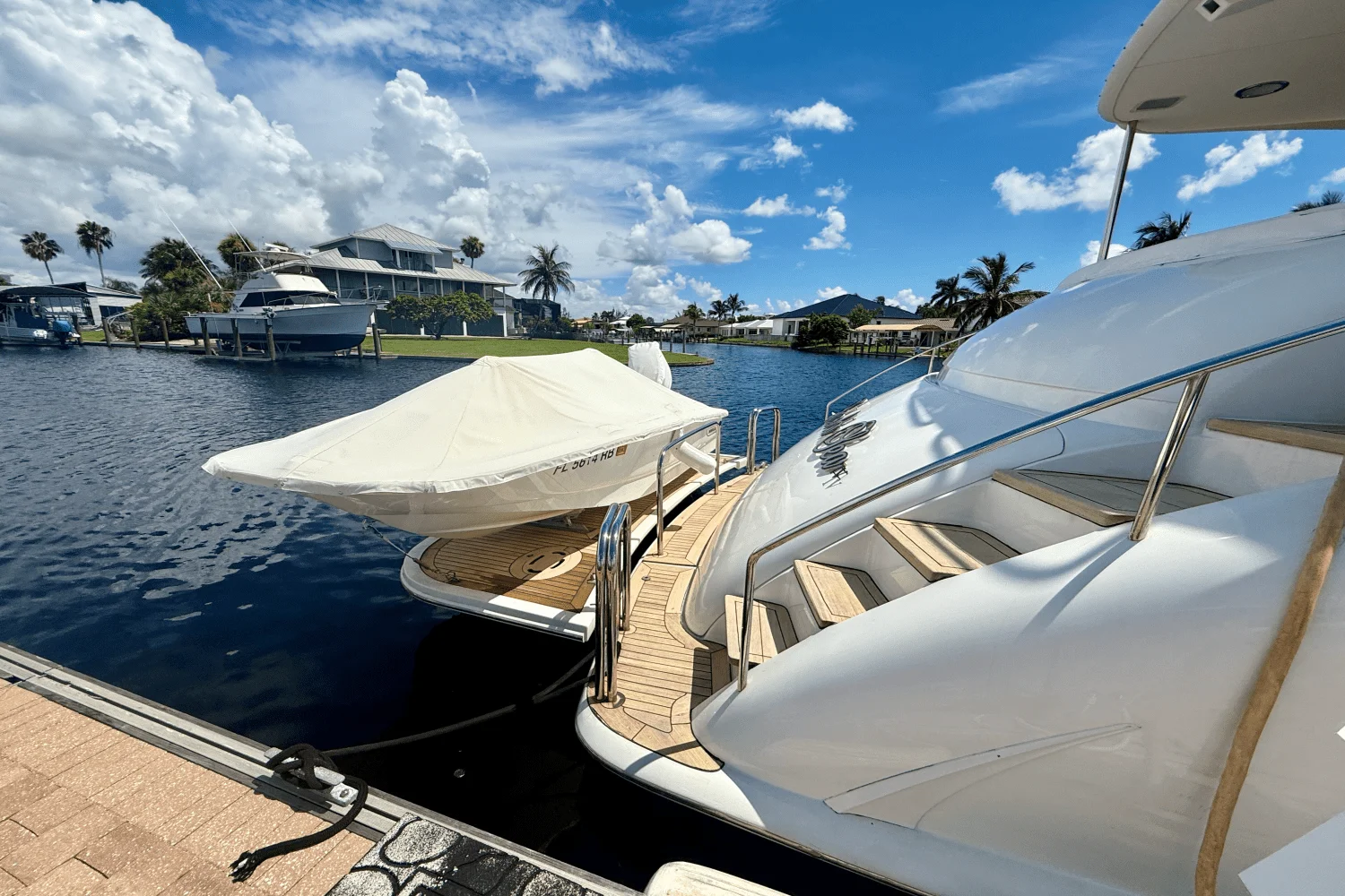 2005 Lazzara 68 FLYBRIDGE Image Thumbnail #3