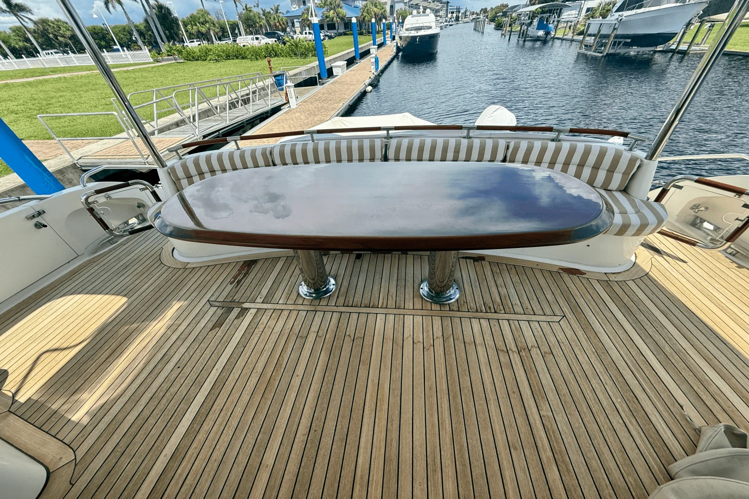 2005 Lazzara 68 FLYBRIDGE Image Thumbnail #5