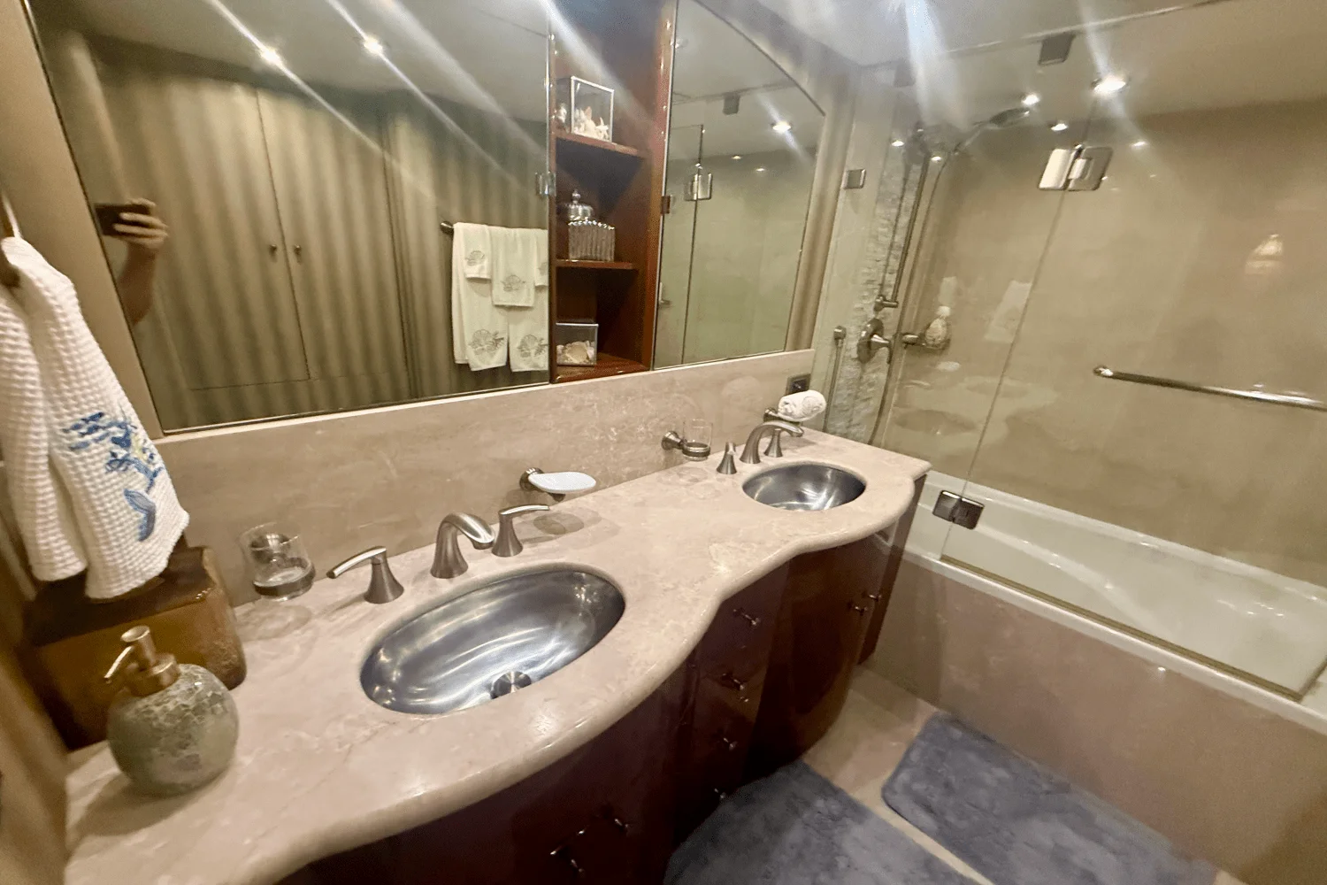 2005 Lazzara 68 FLYBRIDGE Image Thumbnail #27