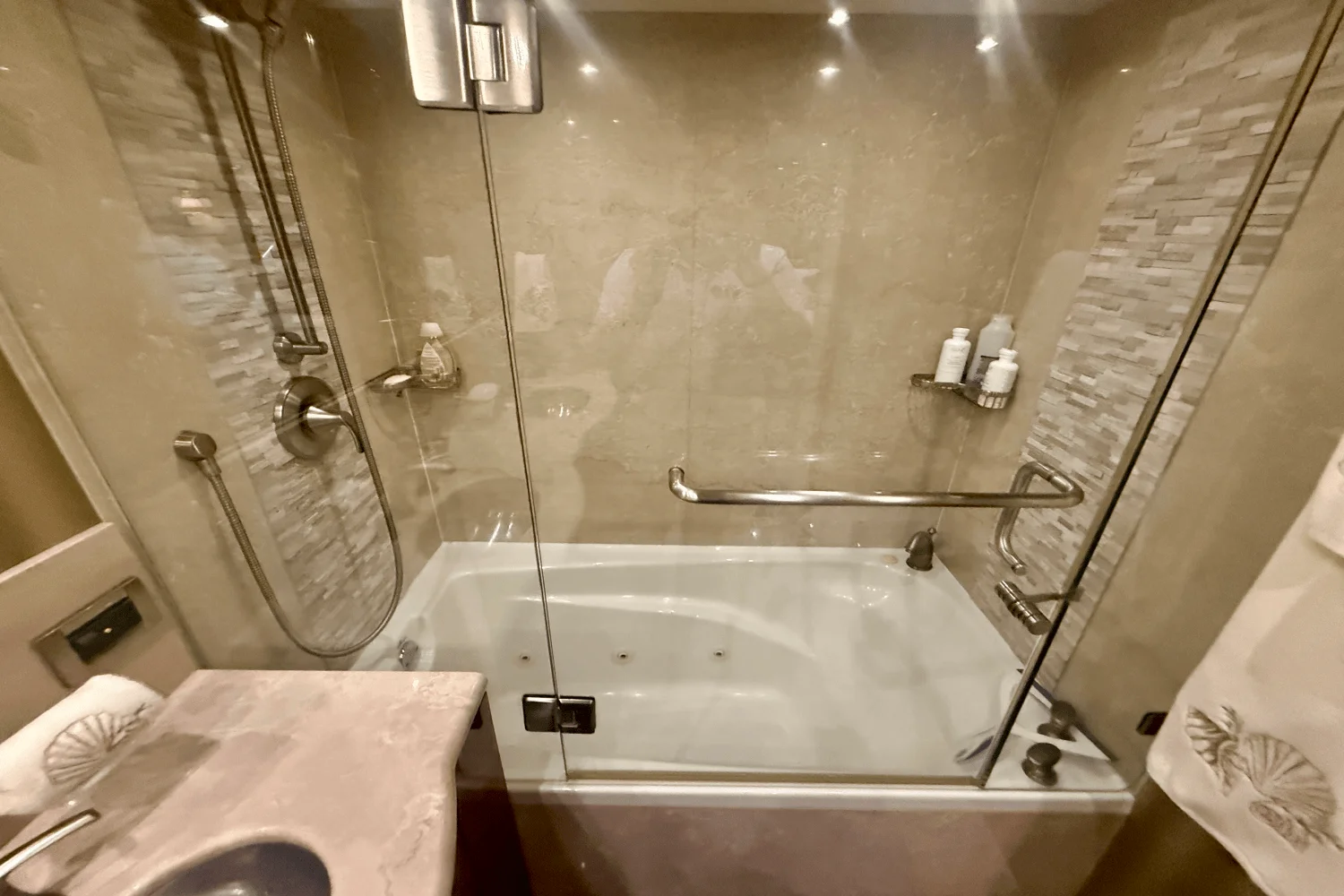 2005 Lazzara 68 FLYBRIDGE Image Thumbnail #28