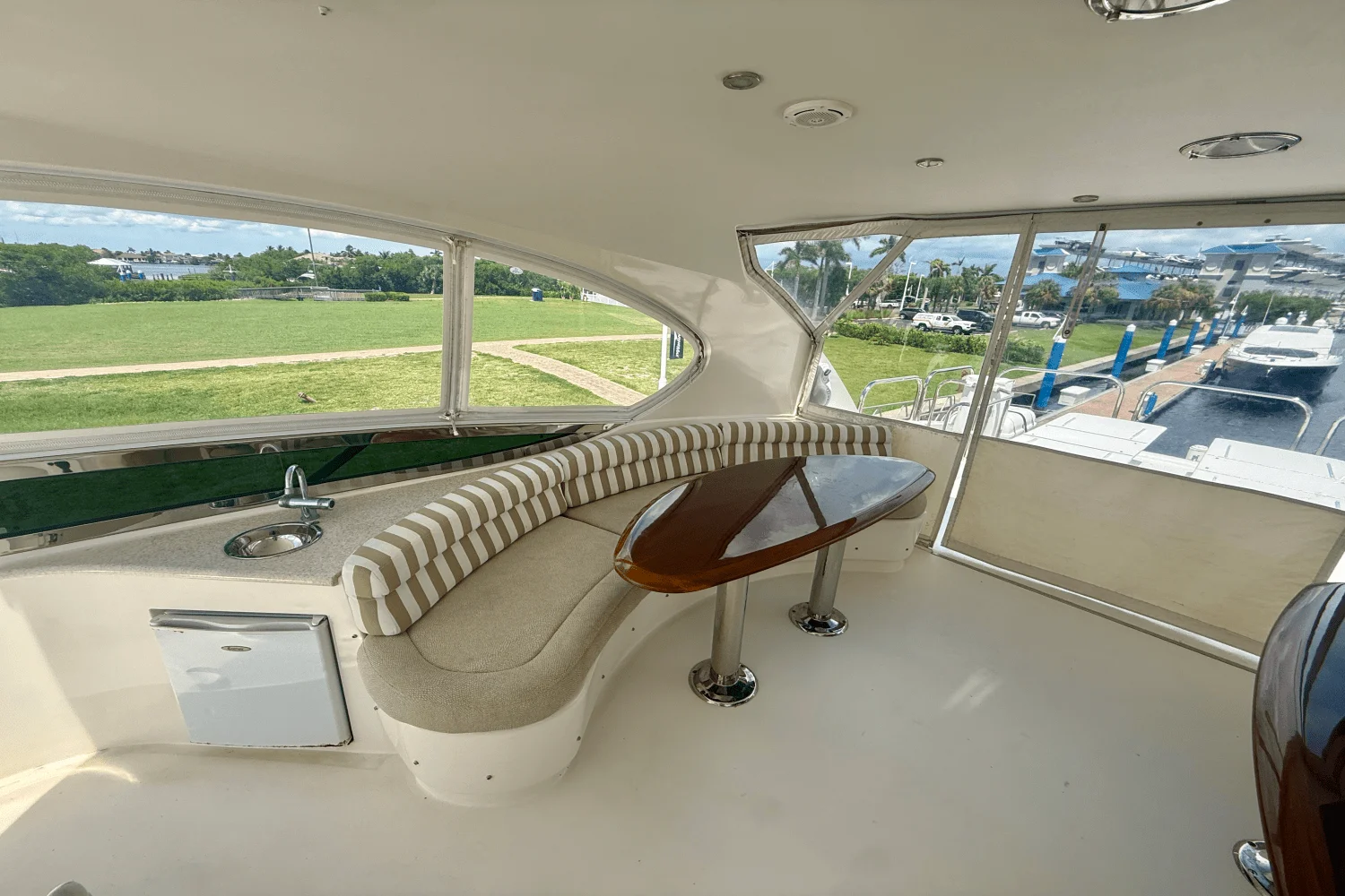 2005 Lazzara 68 FLYBRIDGE Image Thumbnail #12