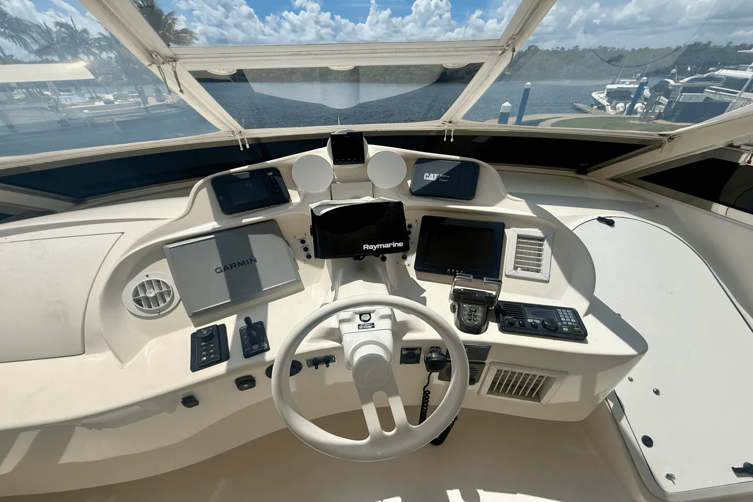 2005 Lazzara 68 FLYBRIDGE Image Thumbnail #15