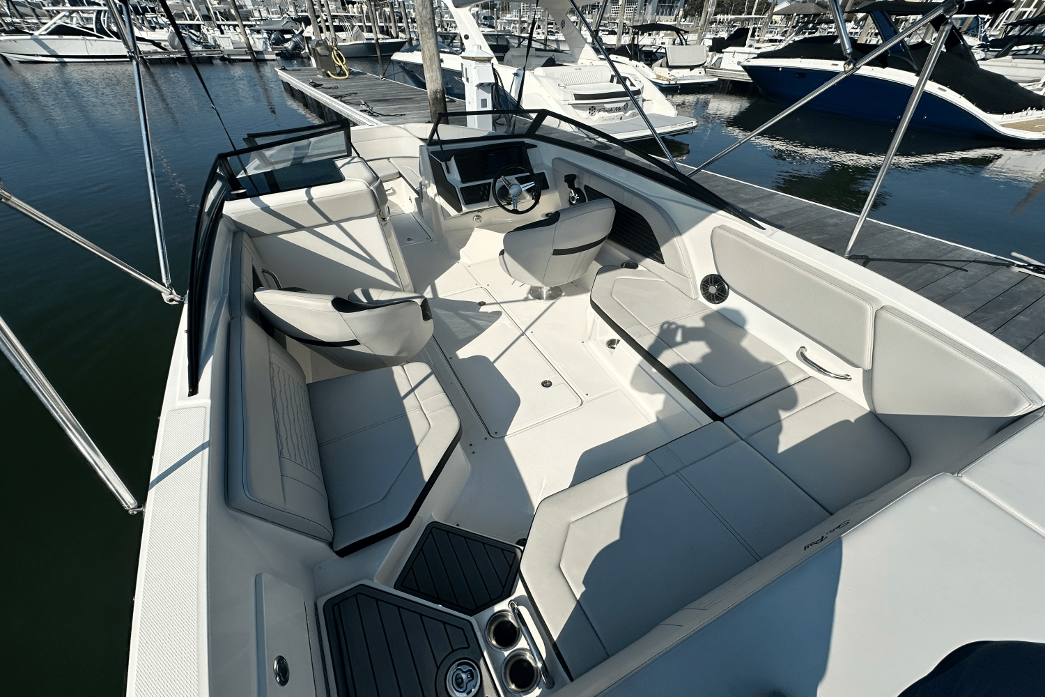 2022 Sea Ray 230 SPX-OB Image Thumbnail #6