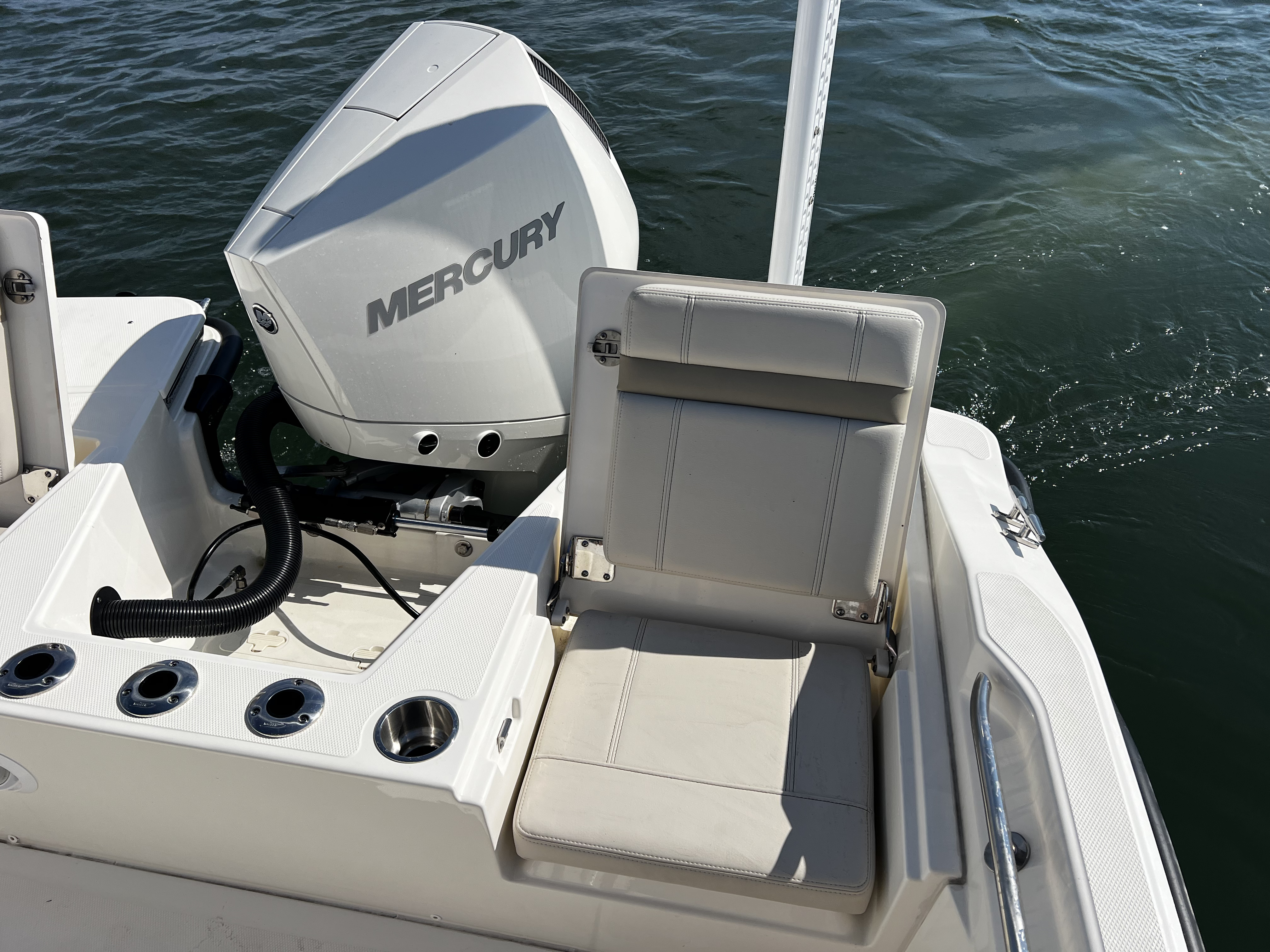 2025 Boston Whaler 220 Dauntless Image Thumbnail #9