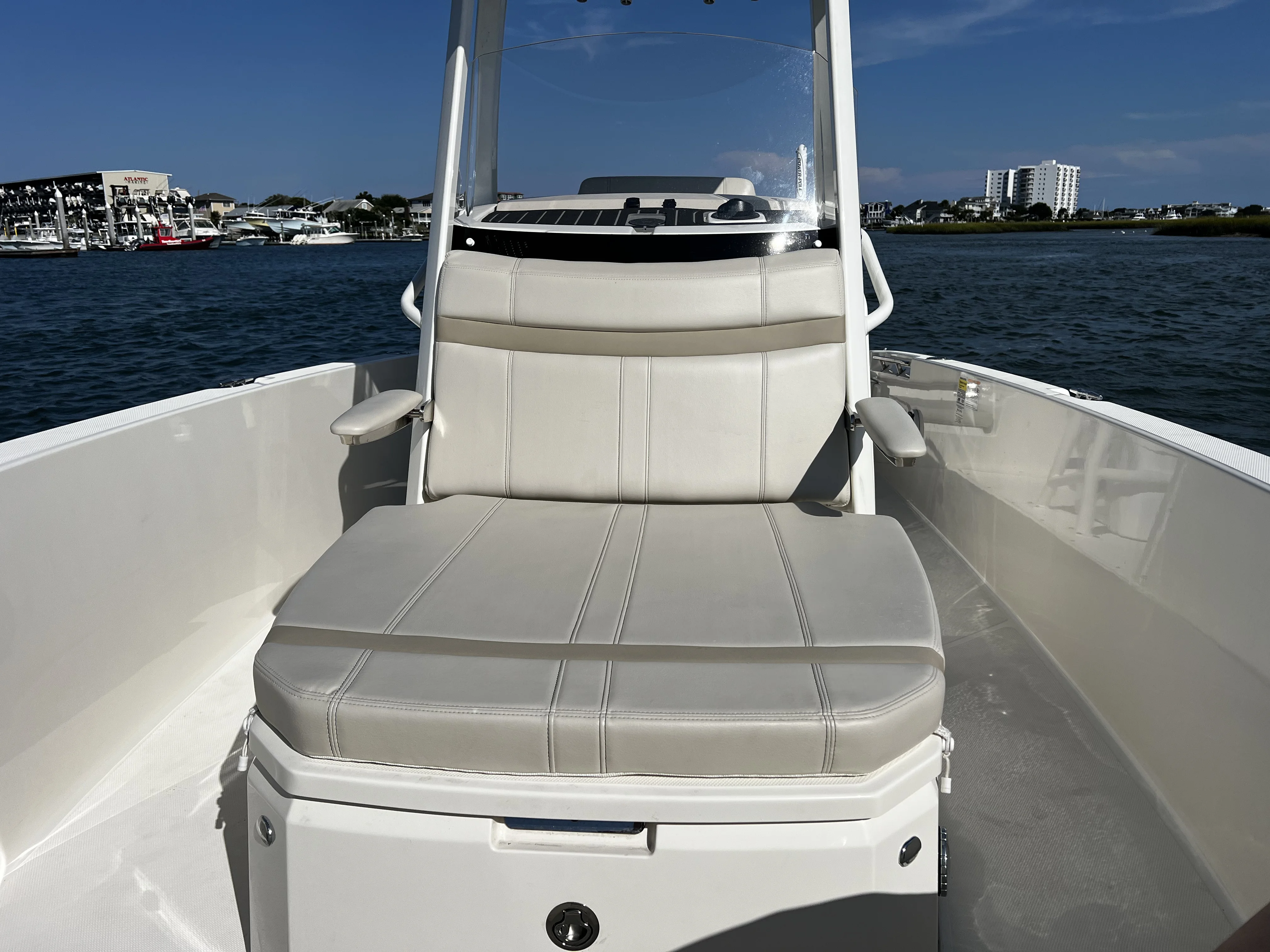 2025 Boston Whaler 220 Dauntless Image Thumbnail #24