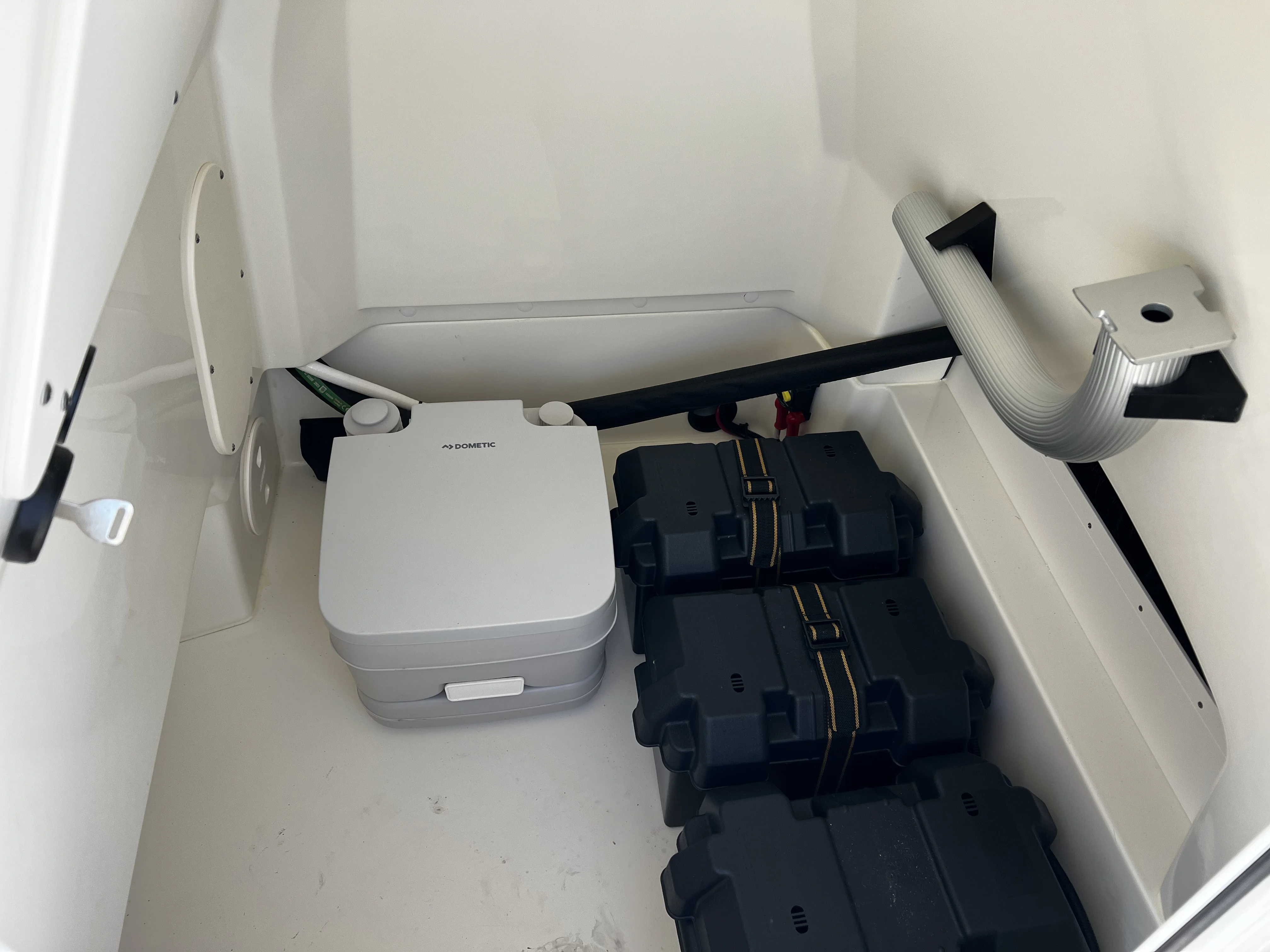 2025 Boston Whaler 220 Dauntless Image Thumbnail #21