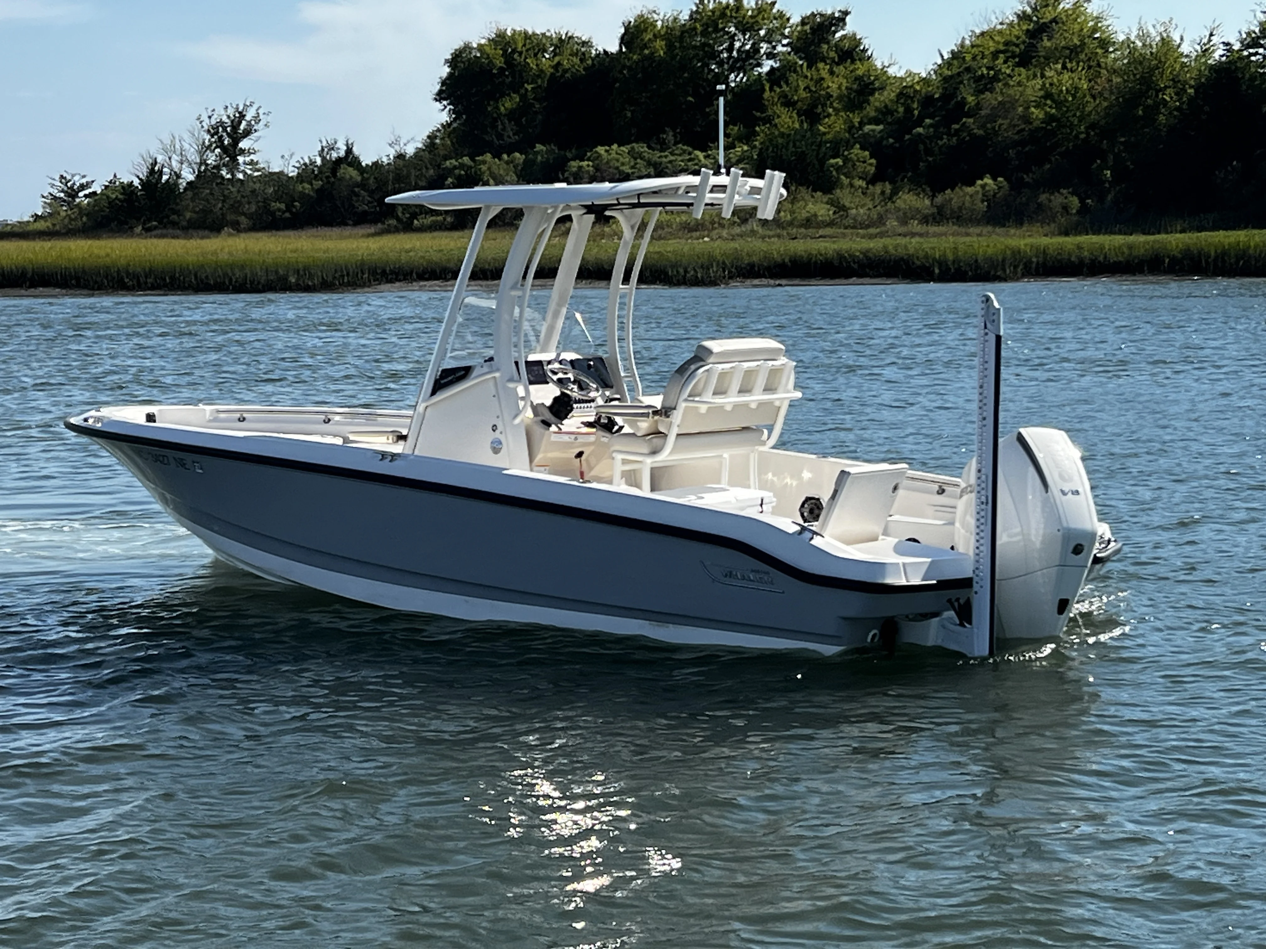 2025 Boston Whaler 220 Dauntless Image Thumbnail #8