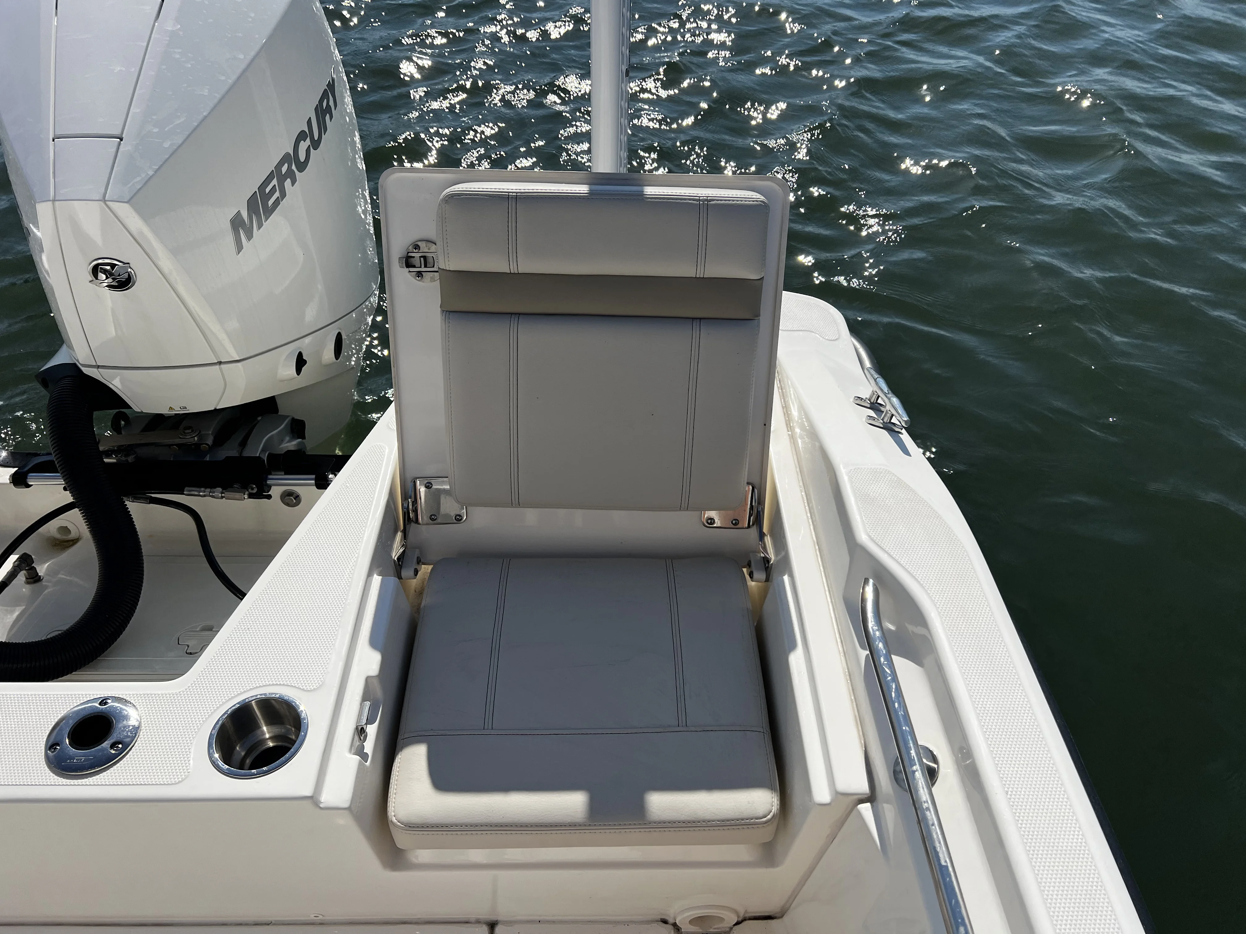 2025 Boston Whaler 220 Dauntless Image Thumbnail #12