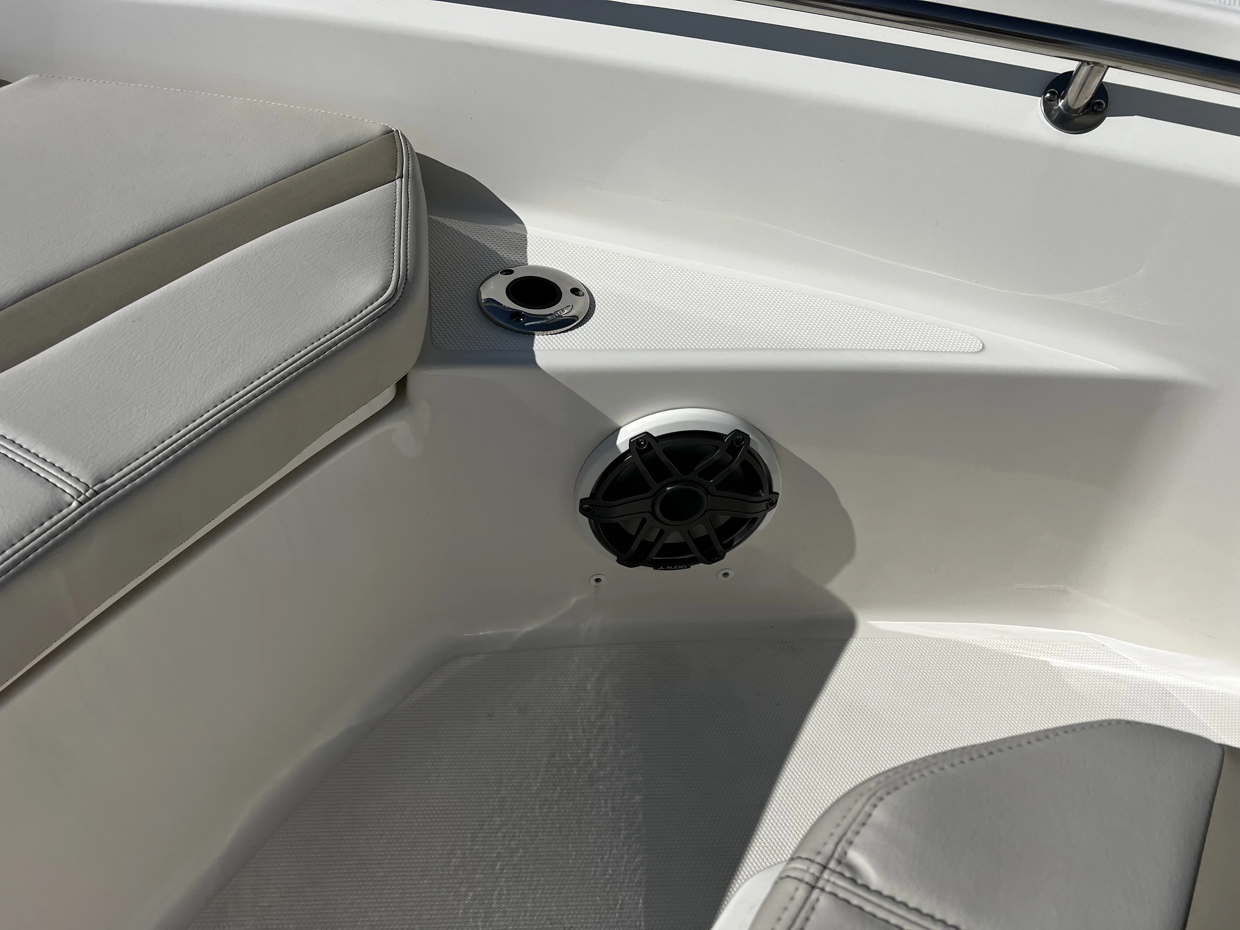 2025 Boston Whaler 220 Dauntless Image Thumbnail #27