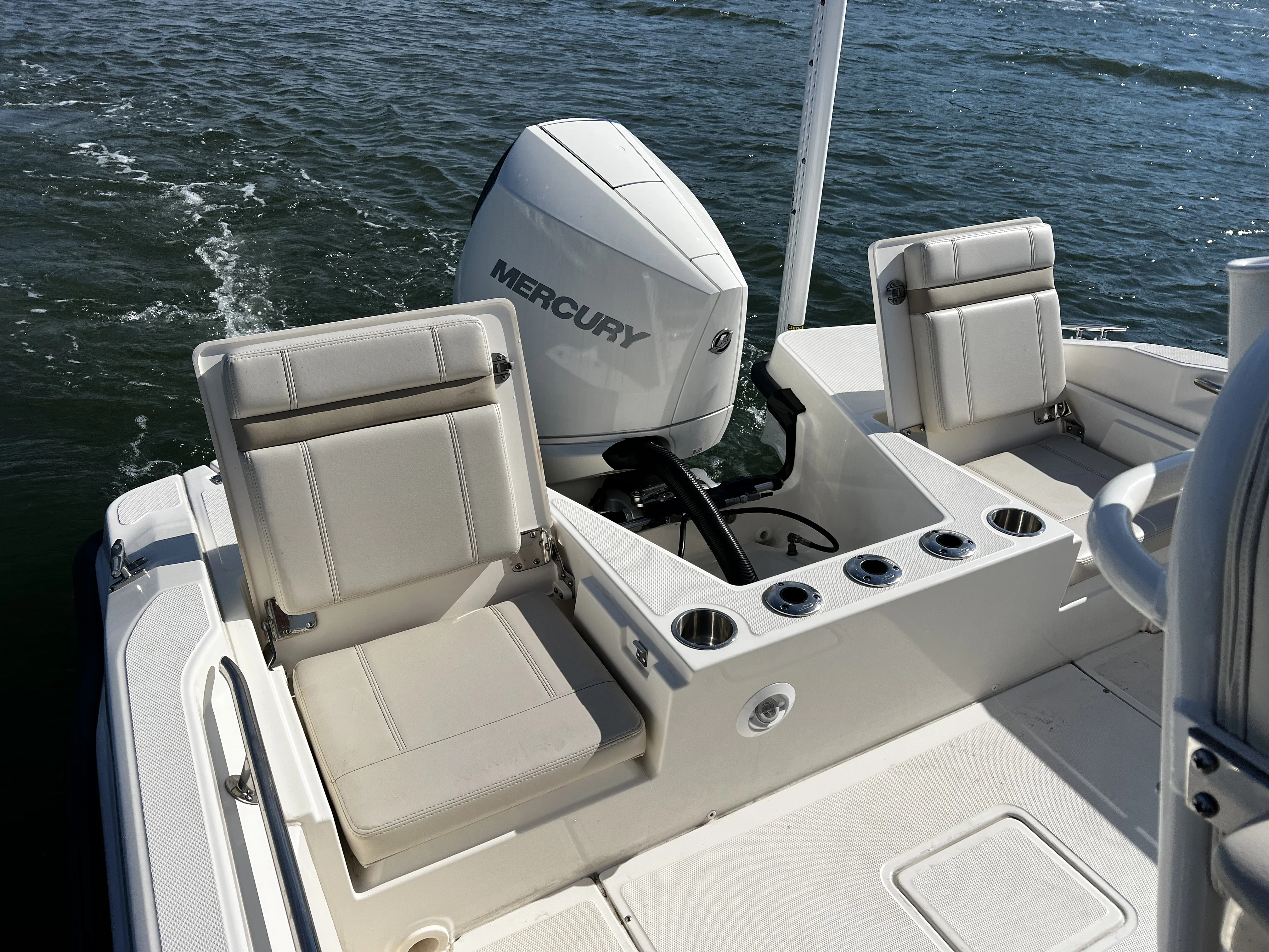 2025 Boston Whaler 220 Dauntless Image Thumbnail #10