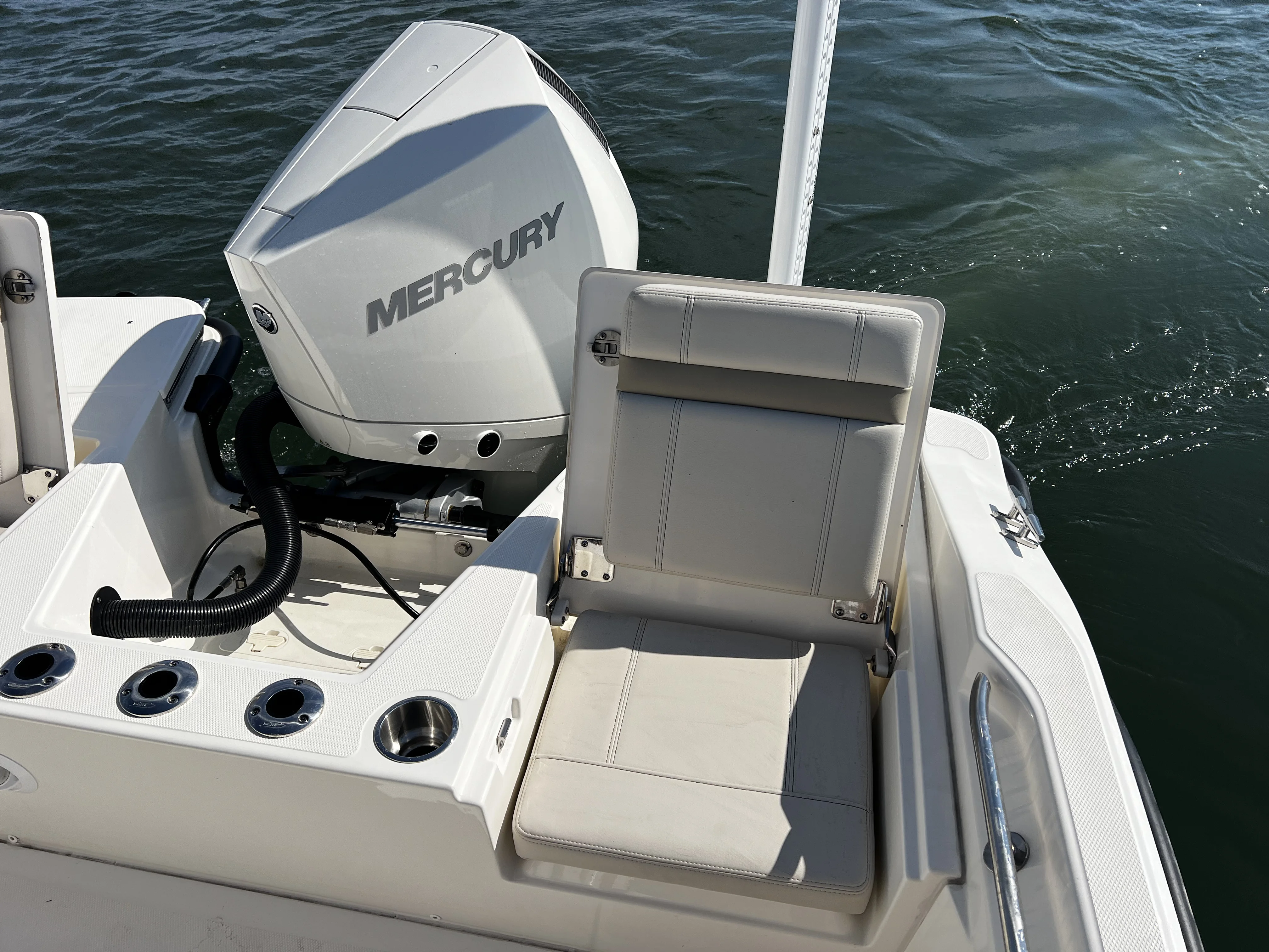 2025 Boston Whaler 220 Dauntless Image Thumbnail #9