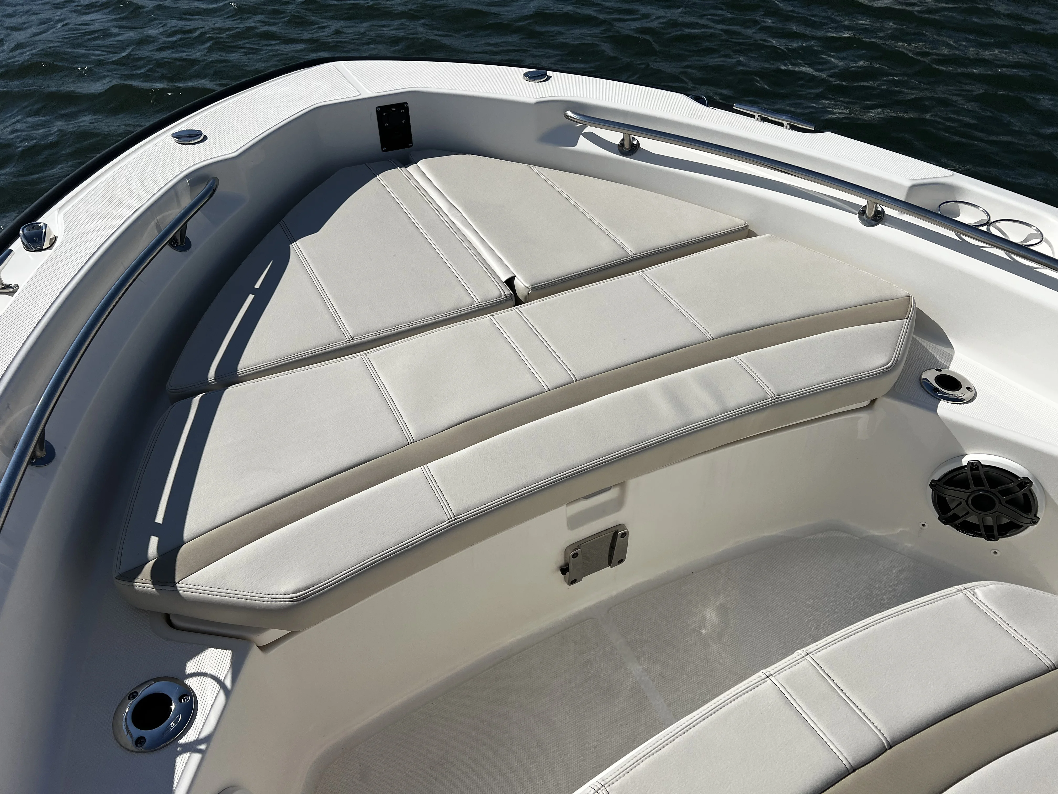 2025 Boston Whaler 220 Dauntless Image Thumbnail #25