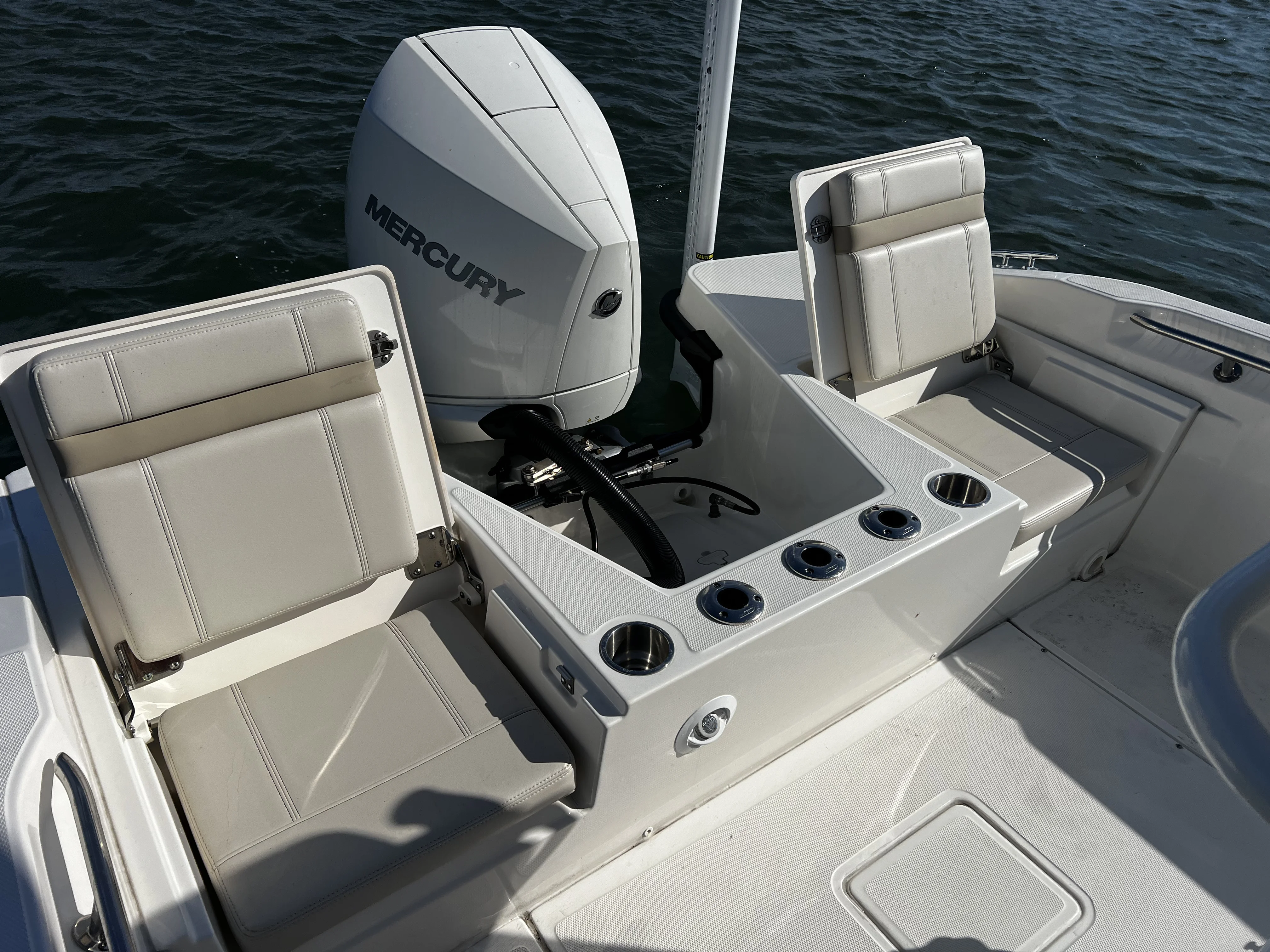 2025 Boston Whaler 220 Dauntless Image Thumbnail #11