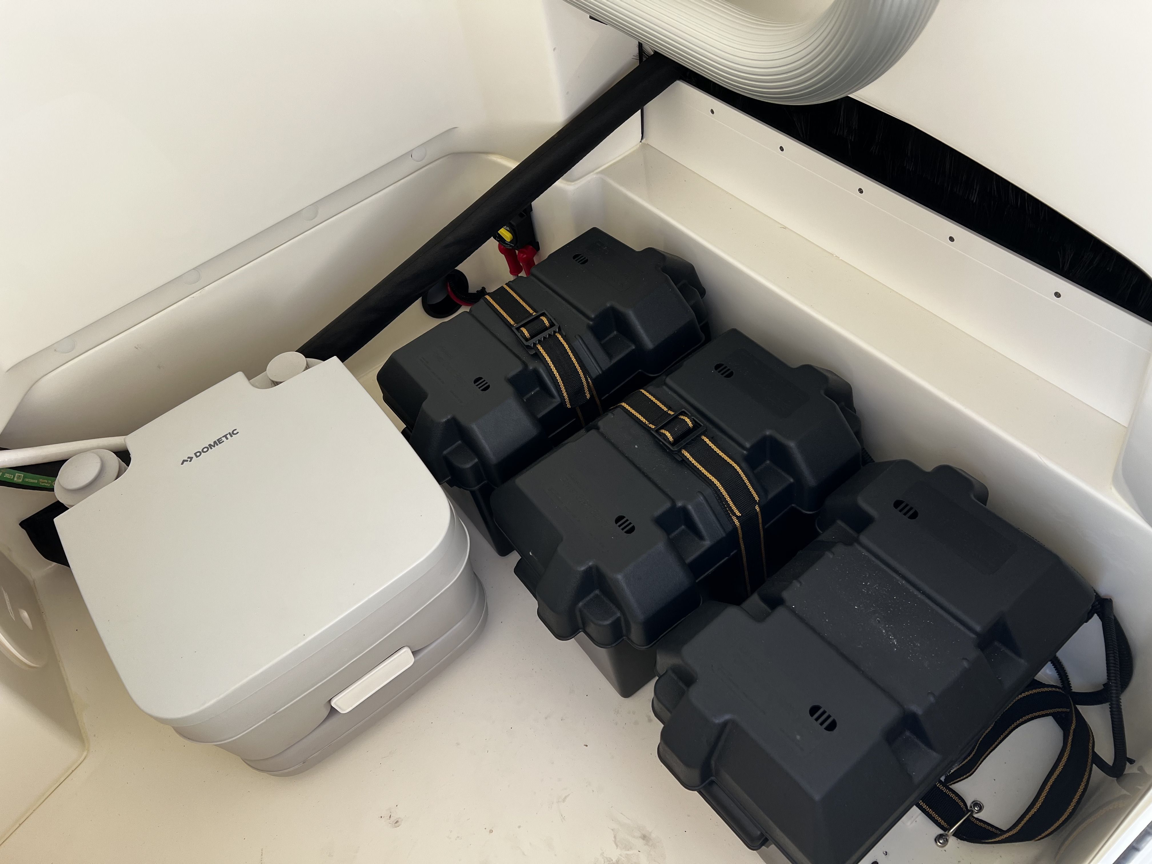 2025 Boston Whaler 220 Dauntless Image Thumbnail #22