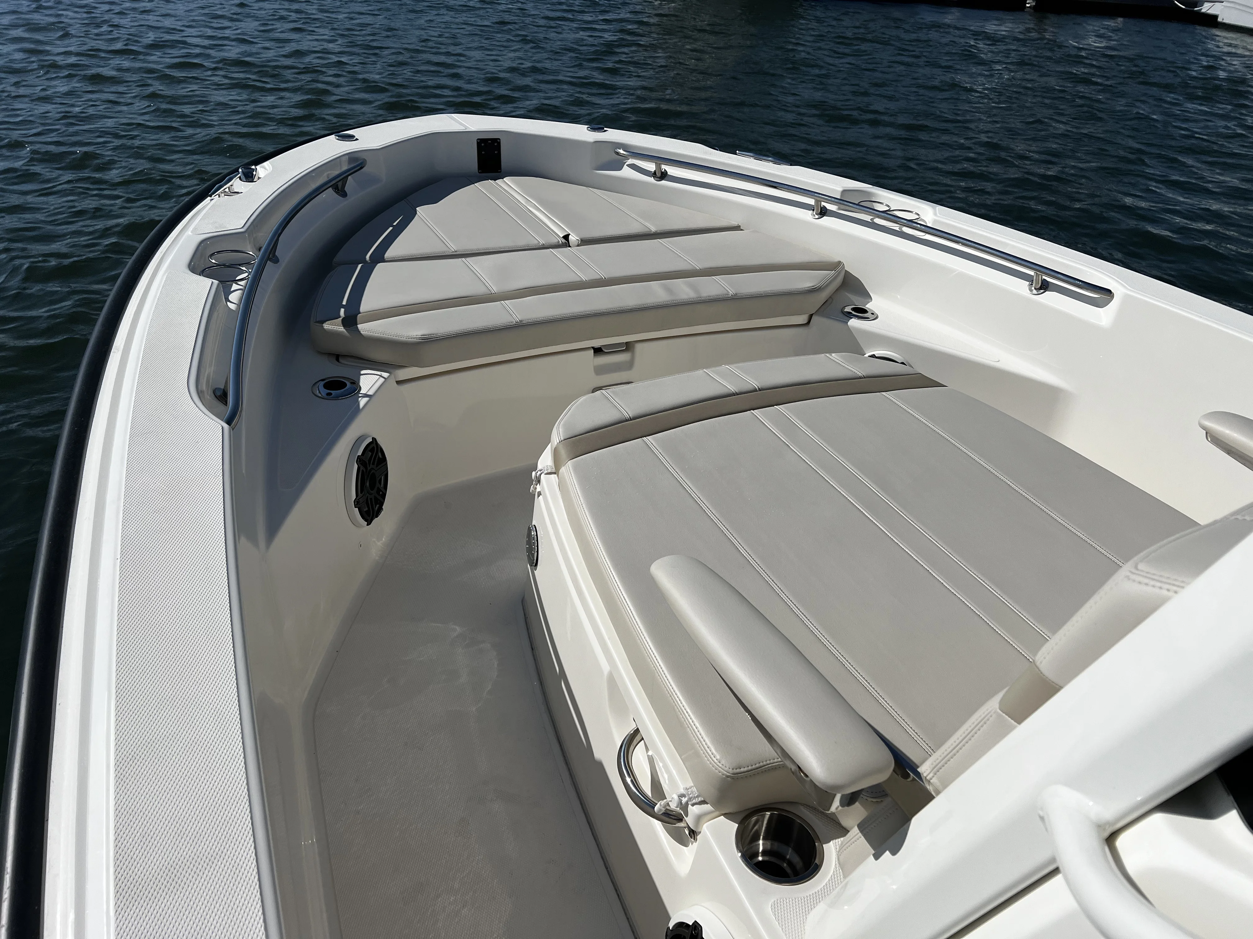 2025 Boston Whaler 220 Dauntless Image Thumbnail #23