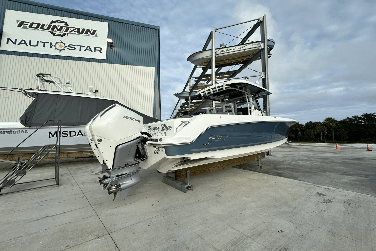 2023 Boston Whaler 330 OUTRAGE Image Thumbnail #2