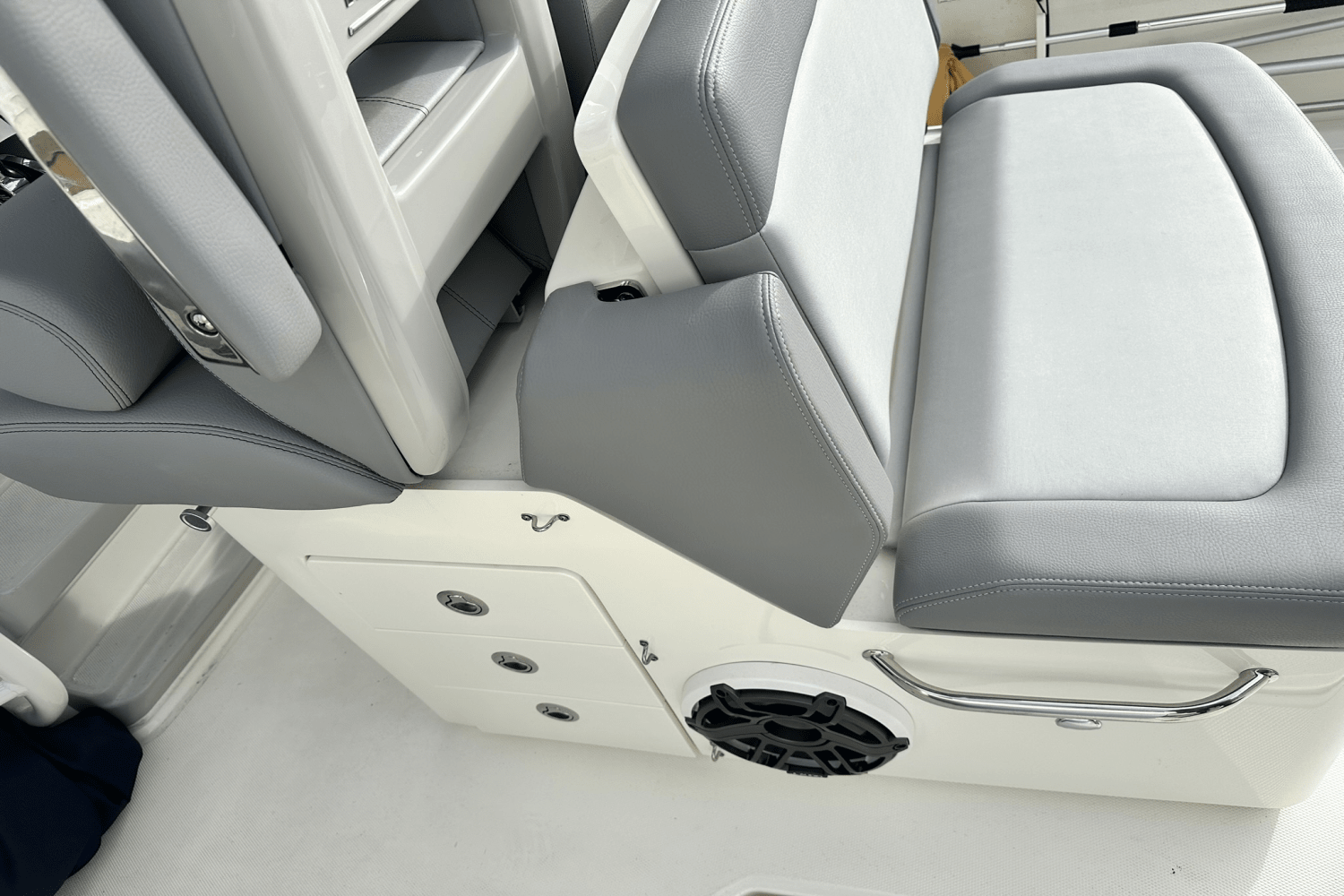 2023 Boston Whaler 330 OUTRAGE Image Thumbnail #25