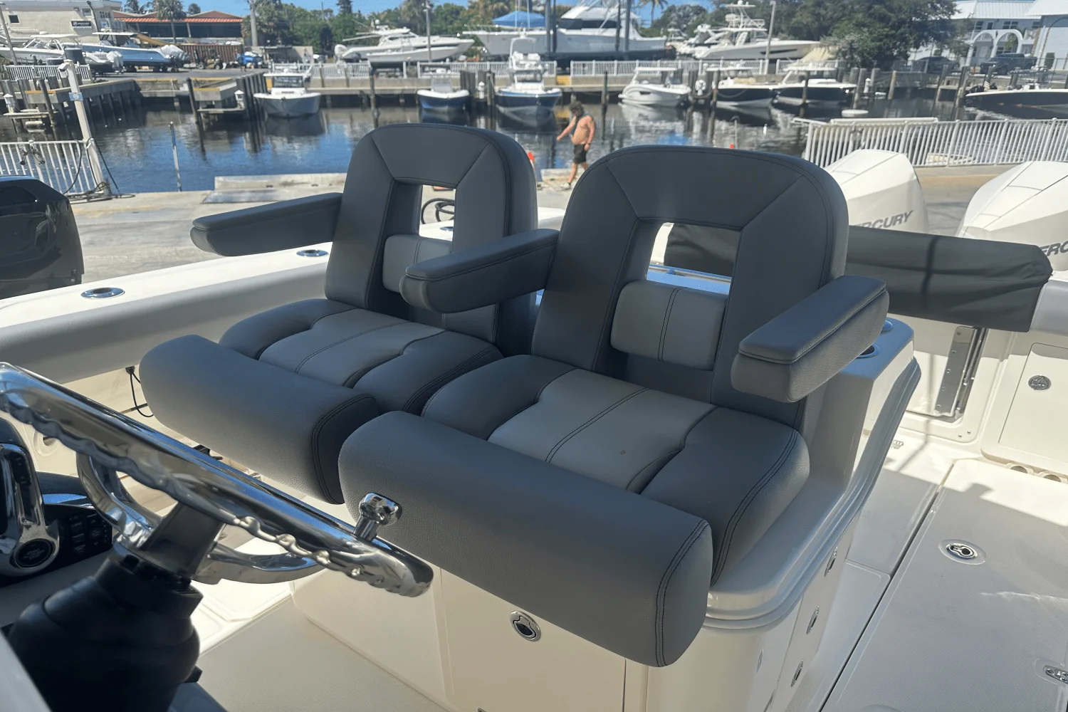 2024 Boston Whaler 280 OUTRAGE Image Thumbnail #4