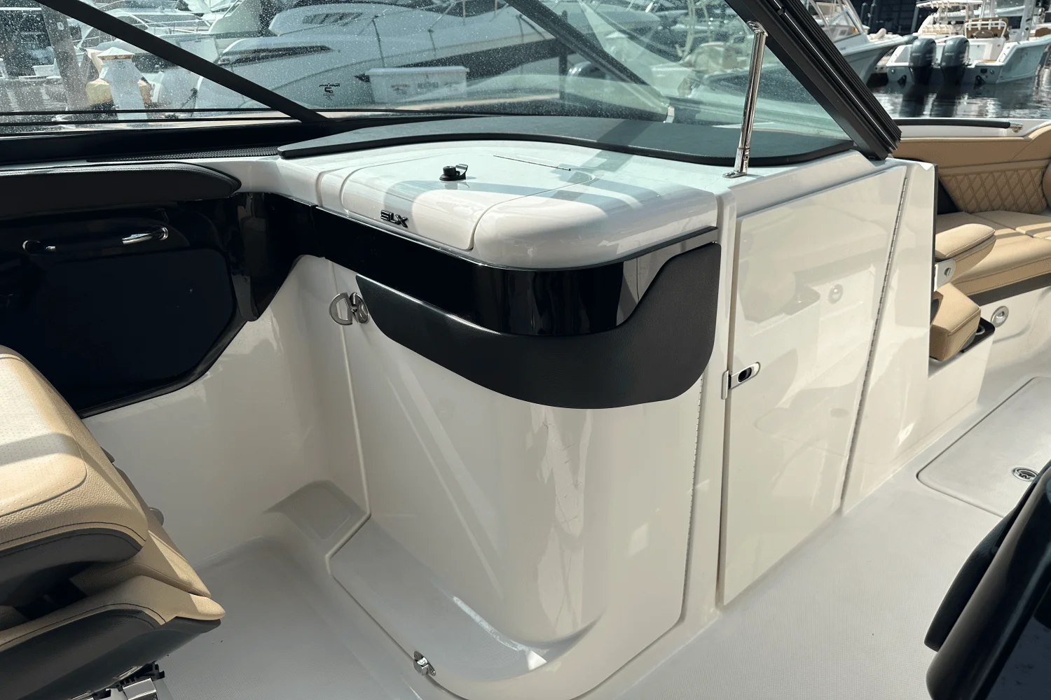 2024 Sea Ray SLX 260 Outboard Image Thumbnail #37