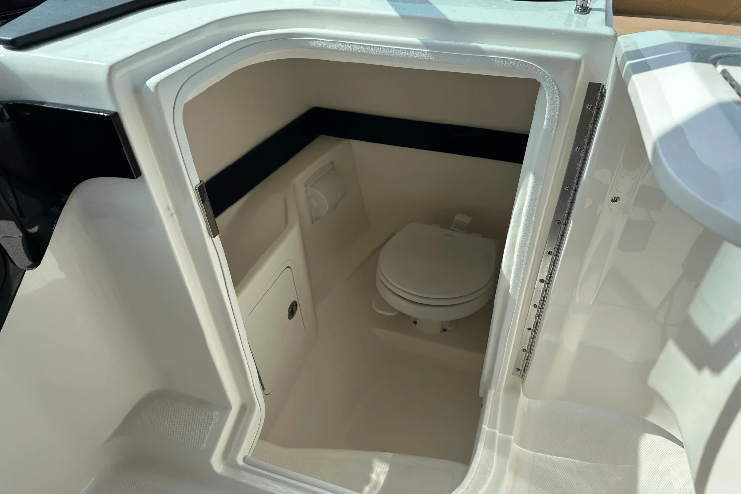 2024 Sea Ray SLX 260 Outboard Image Thumbnail #41