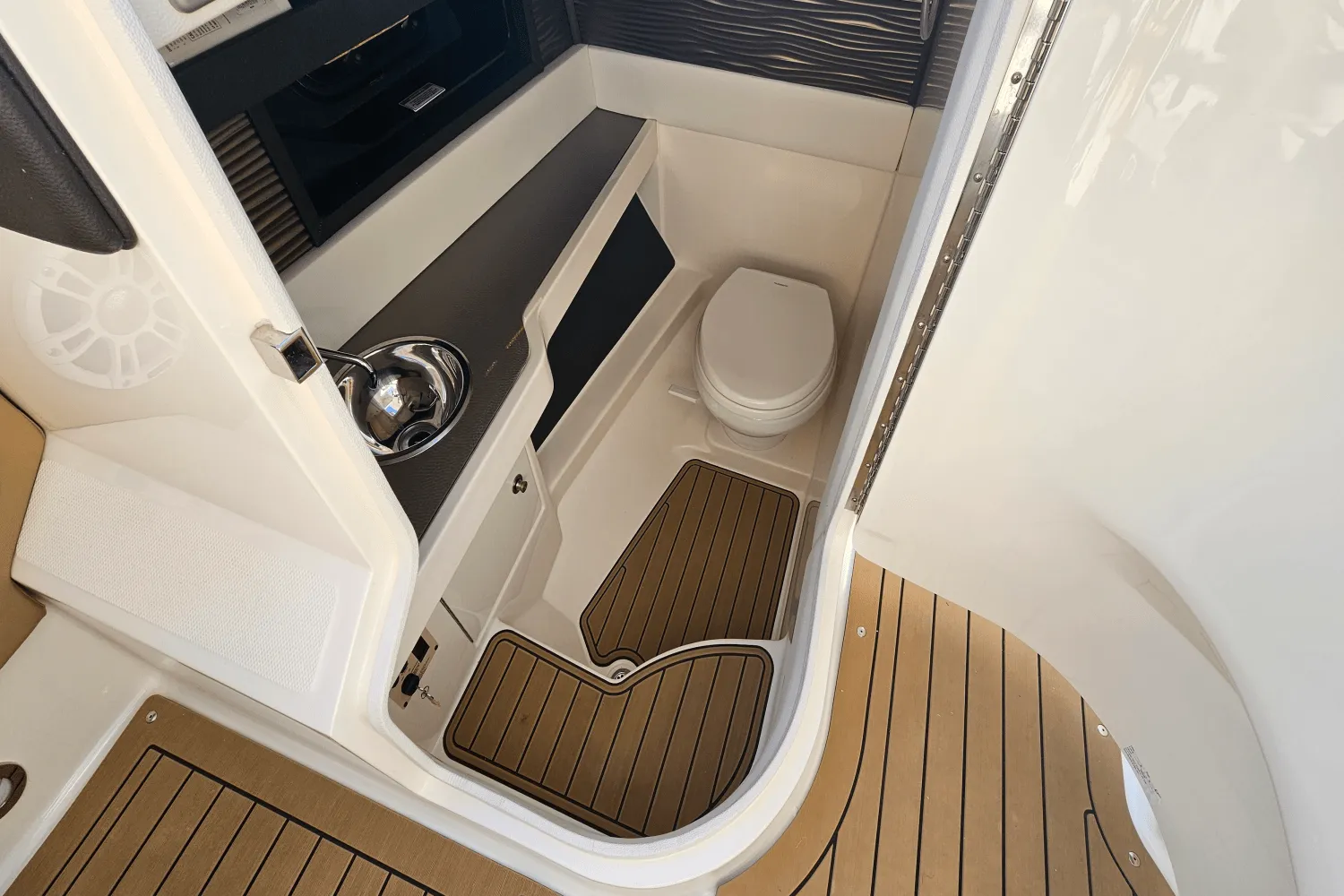 2019 Sea Ray 310 SLX Image Thumbnail #24