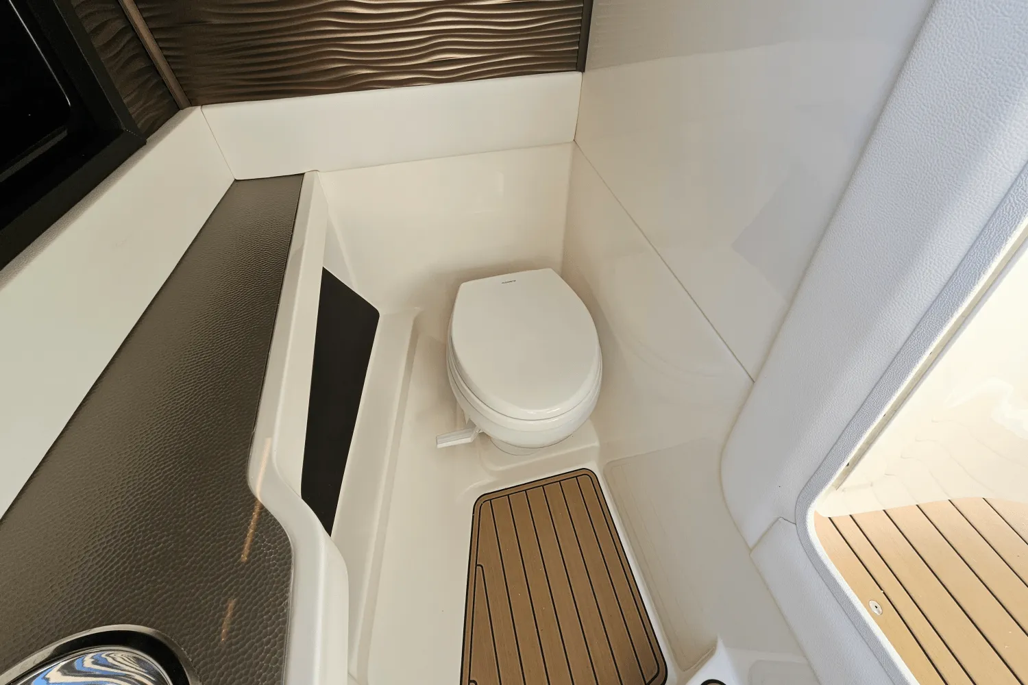 2019 Sea Ray 310 SLX Image Thumbnail #25