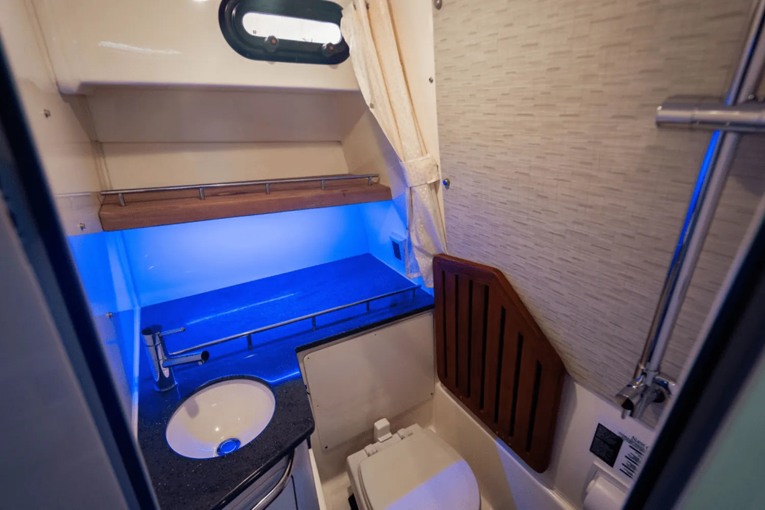 2022 Boston Whaler 350 REALM Image Thumbnail #21