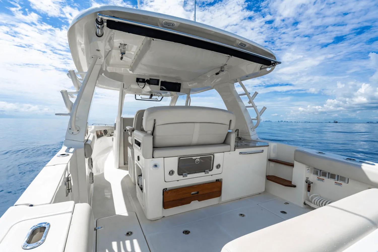 2022 Boston Whaler 350 REALM Image Thumbnail #6