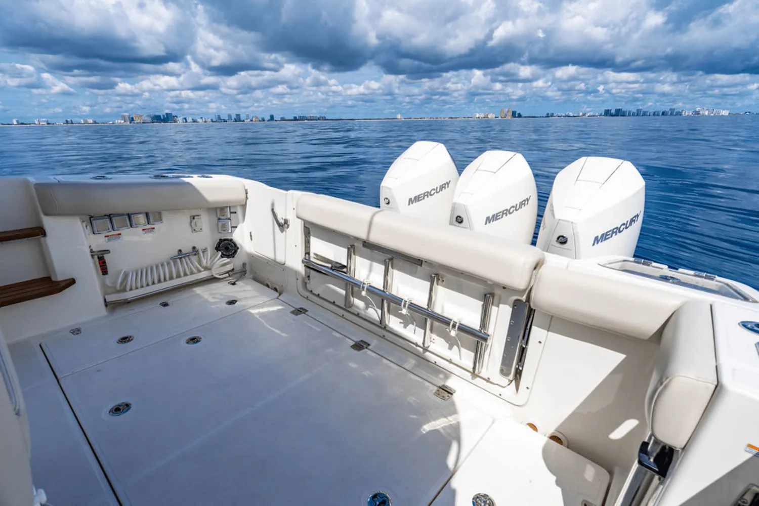 2022 Boston Whaler 350 REALM Image Thumbnail #5