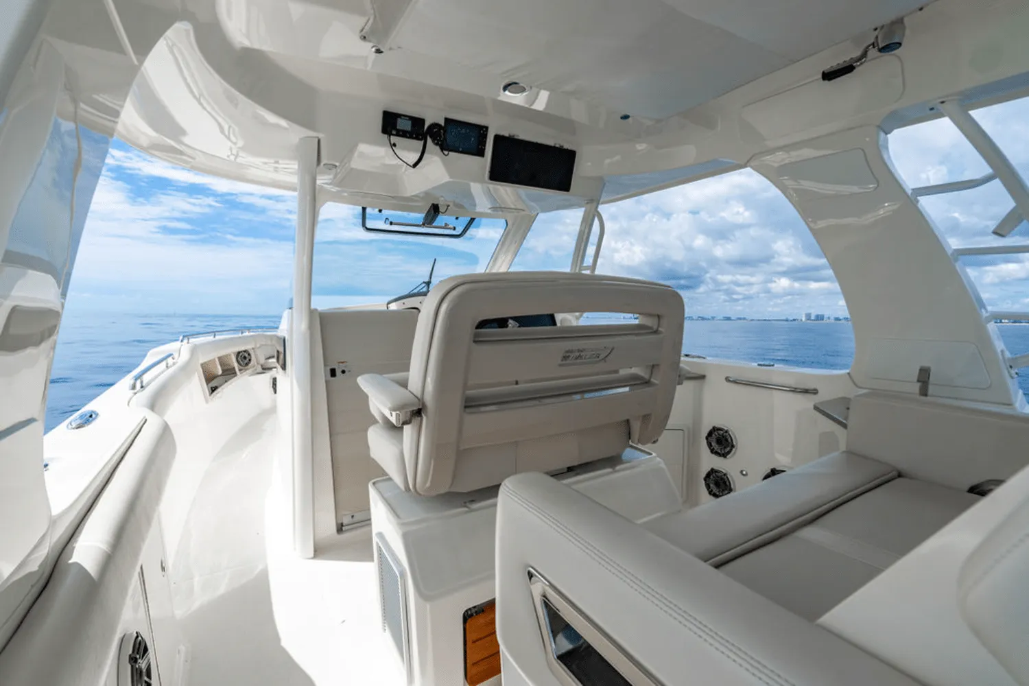 2022 Boston Whaler 350 REALM Image Thumbnail #10