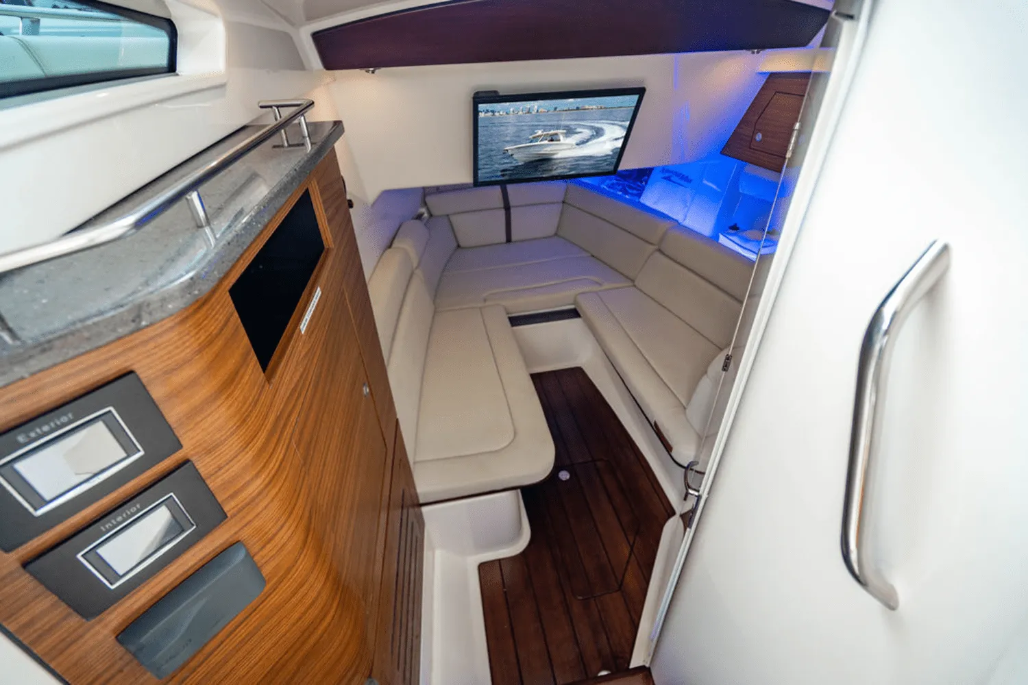 2022 Boston Whaler 350 REALM Image Thumbnail #18