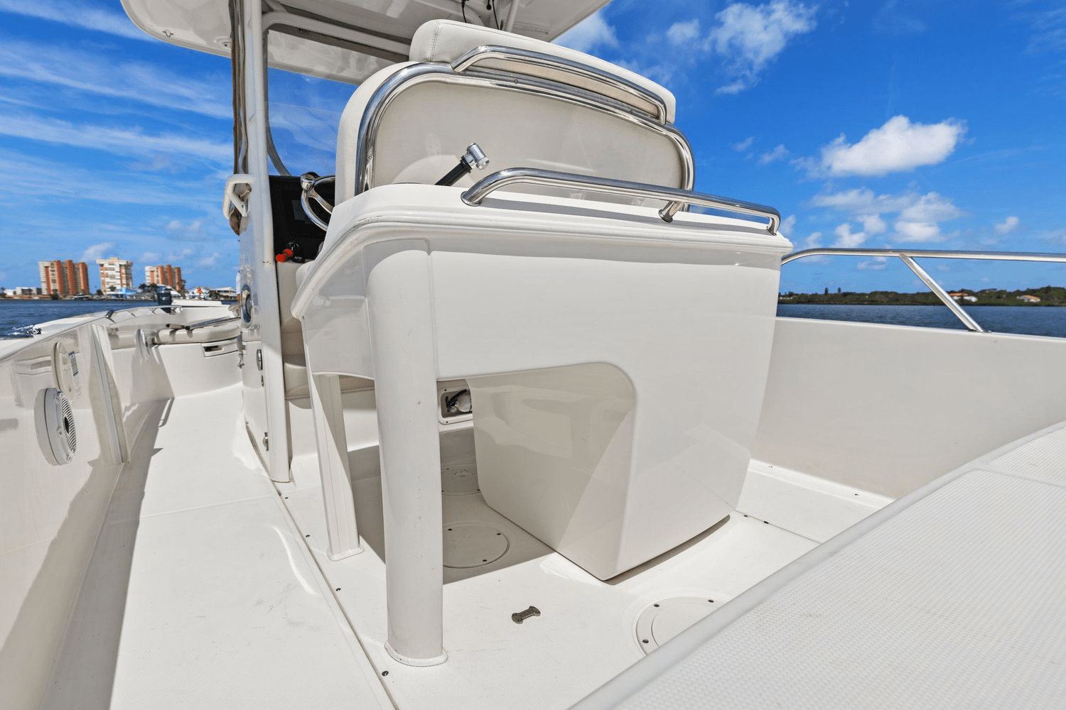 2018 Boston Whaler 270 DAUNTLESS Image Thumbnail #50