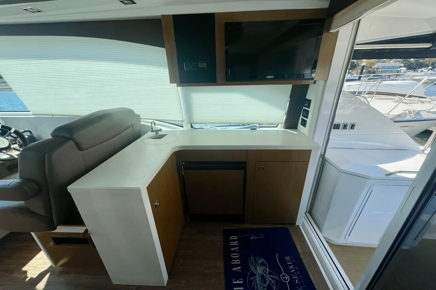 2015 Cruisers Yachts 41 CANTIUS Image Thumbnail #13