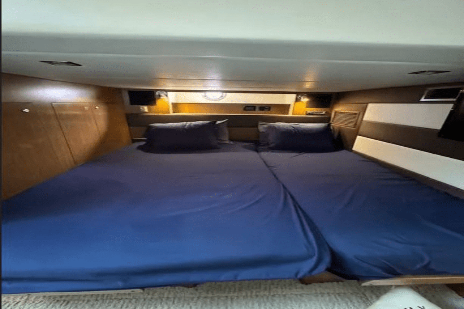 2015 Cruisers Yachts 41 CANTIUS Image Thumbnail #11