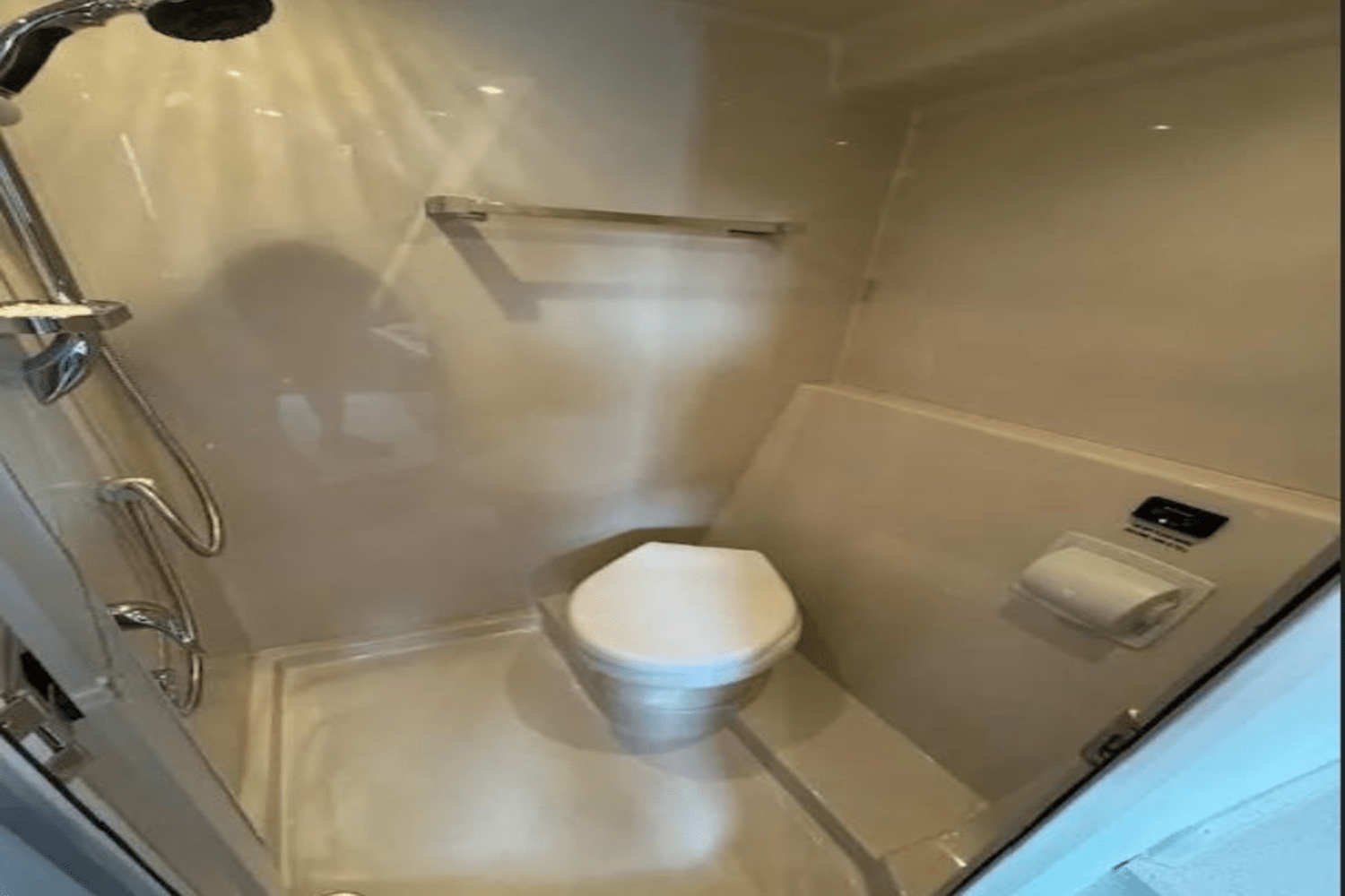 2015 Cruisers Yachts 41 CANTIUS Image Thumbnail #13