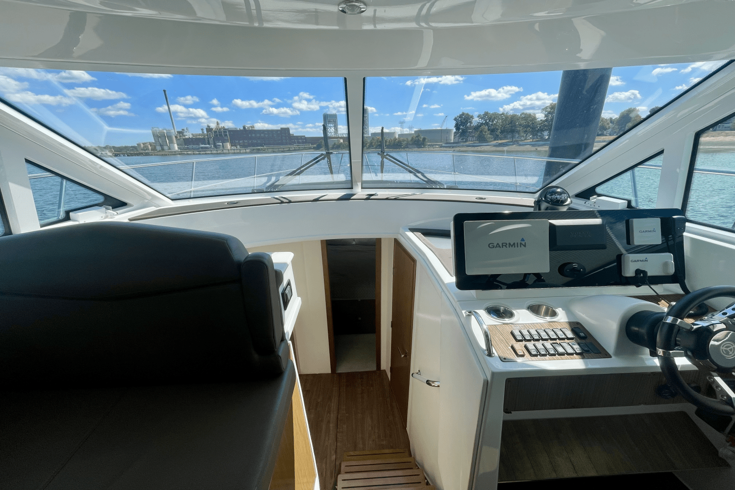 2015 Cruisers Yachts 41 CANTIUS Image Thumbnail #19