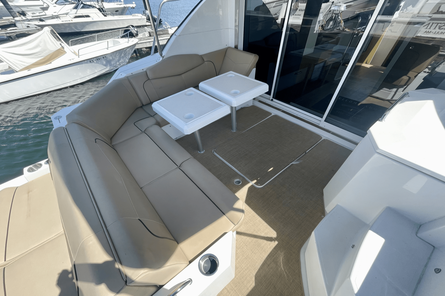 2015 Cruisers Yachts 41 CANTIUS Image Thumbnail #5