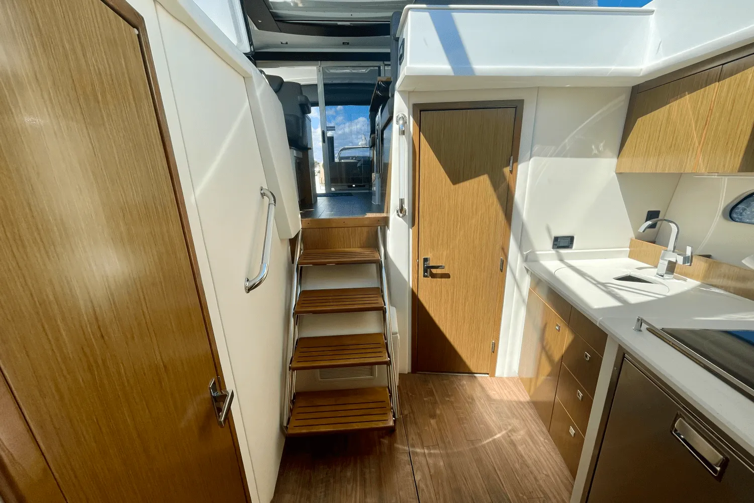 2015 Cruisers Yachts 41 CANTIUS Image Thumbnail #28