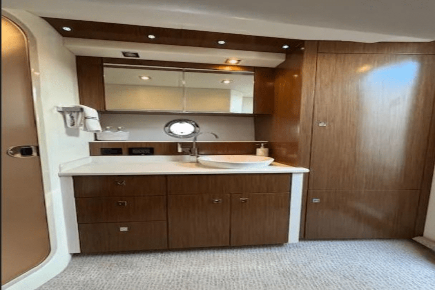 2015 Cruisers Yachts 41 CANTIUS Image Thumbnail #12